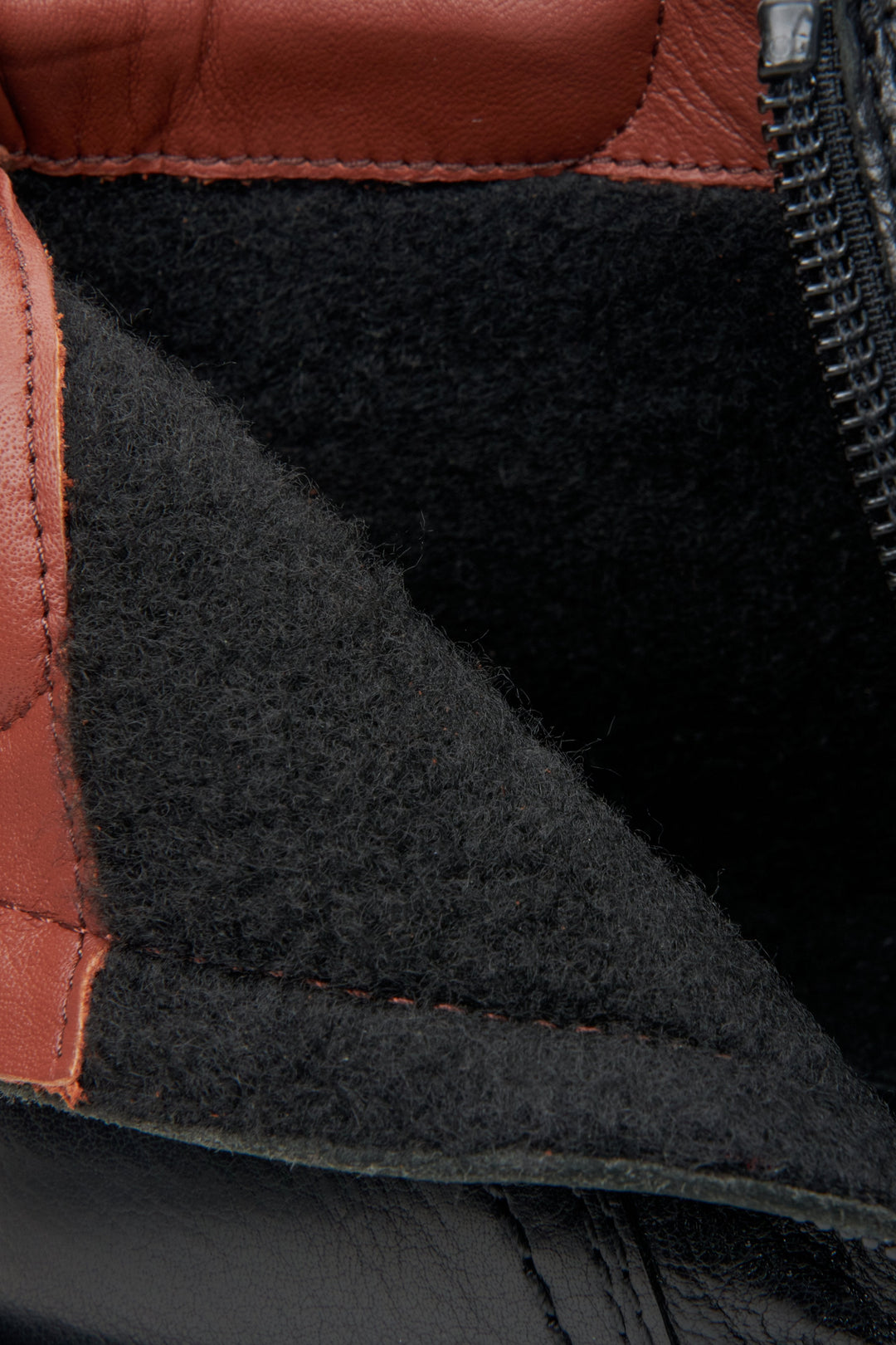 Erhöhte Herren-Stiefeletten von Estro – Nahaufnahme des Innenraums des Schuhs.