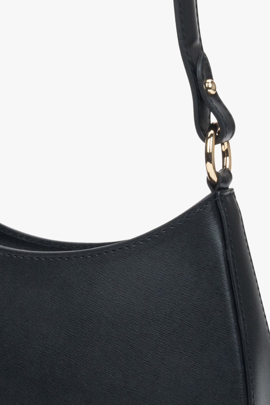 Zeitlose schwarze Damen-Schultertasche aus italienischem Echtleder – Nahaufnahme der Details.