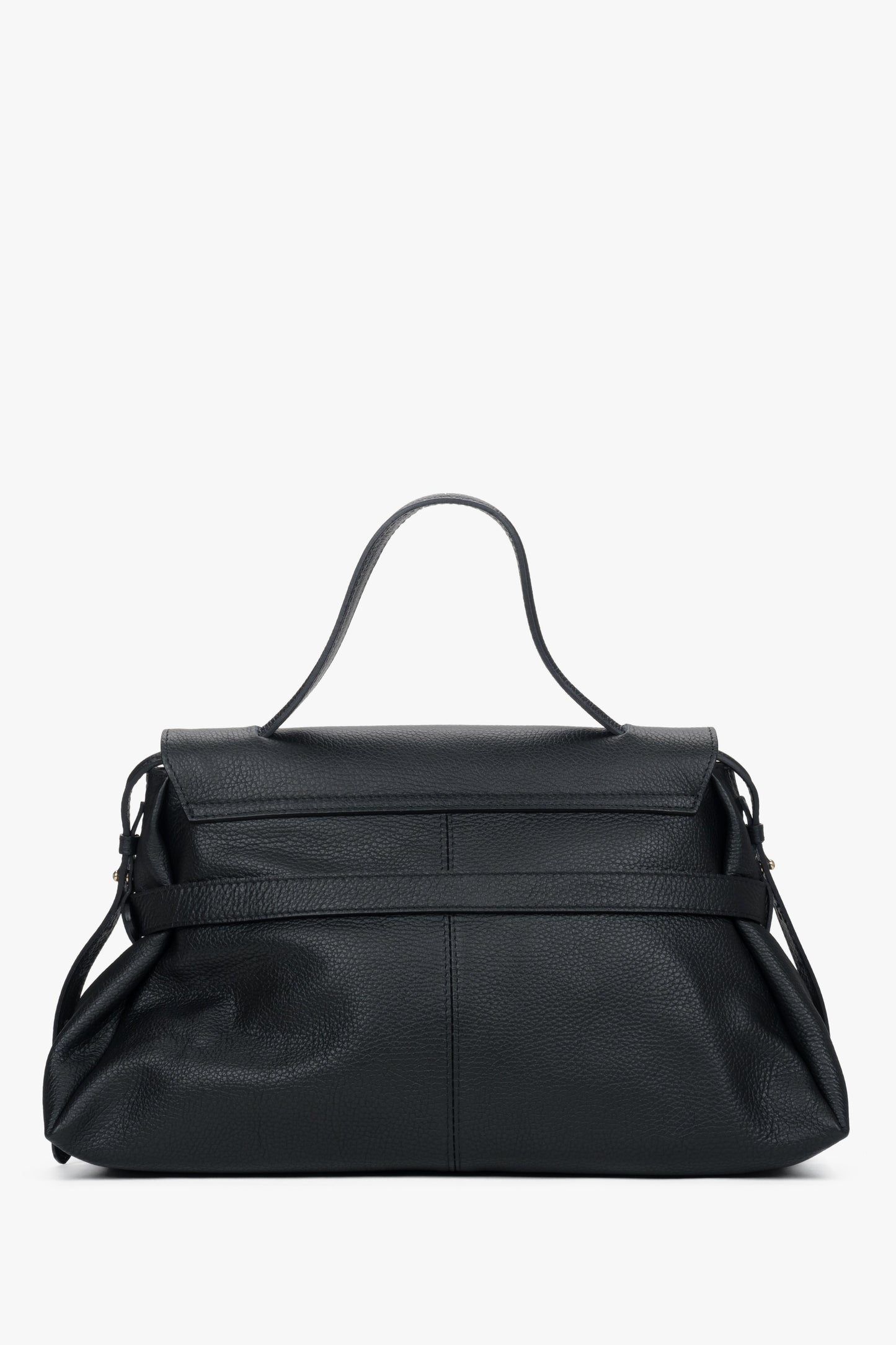 Rückwärtige Ansicht der geräumigen schwarzen Henkeltasche aus italienischem Leder