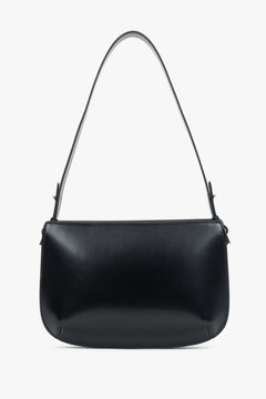 Rückansicht der klassischen schwarzen Damen-Schultertasche.