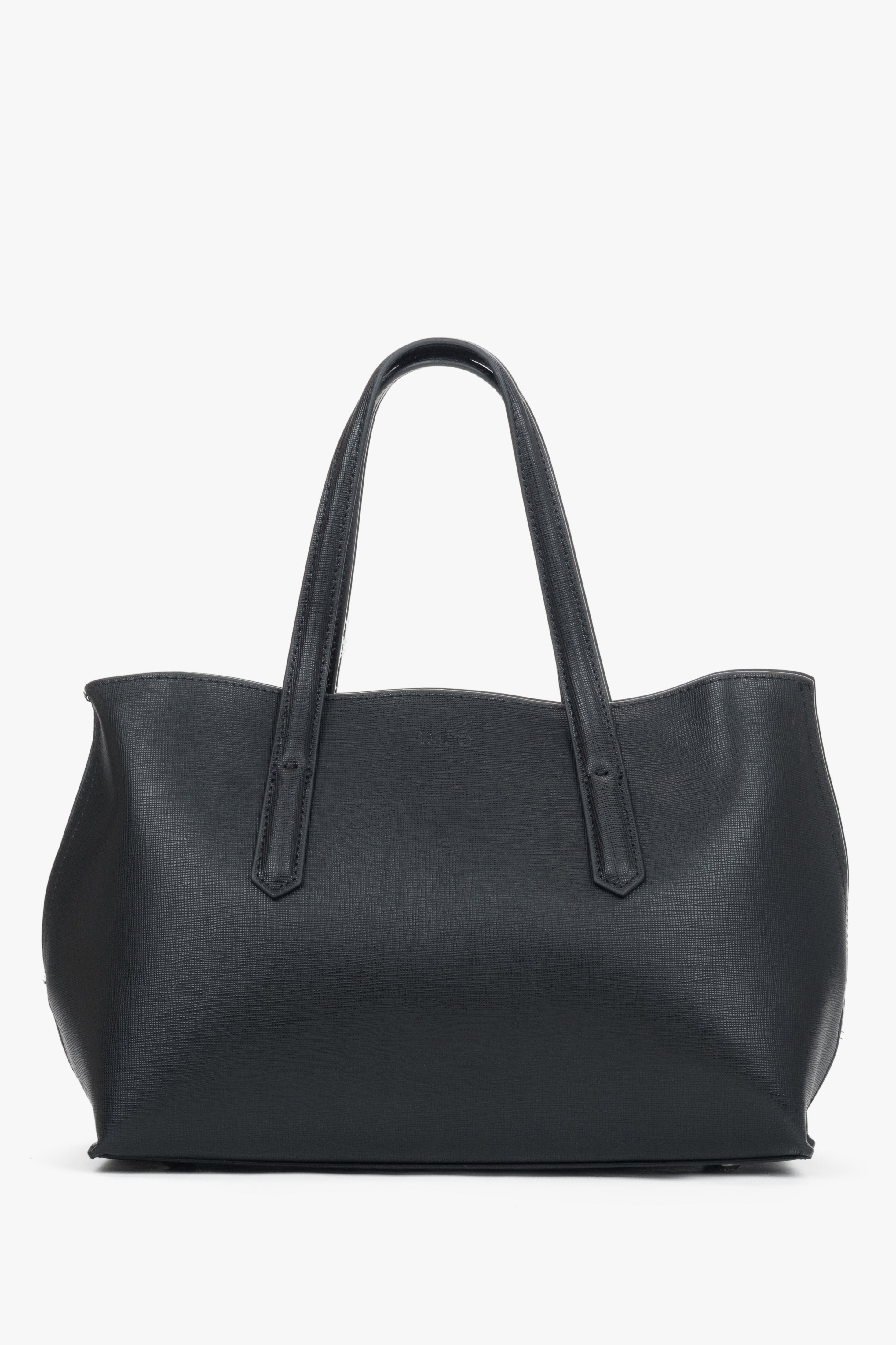 Frontalansicht der eleganten schwarzen Damen-Tote-Bag aus glattem Echtleder.