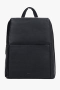 Frontale Ansicht des eleganten schwarzen Herrenrucksacks aus genarbtem Echtleder mit minimalistischem Design 