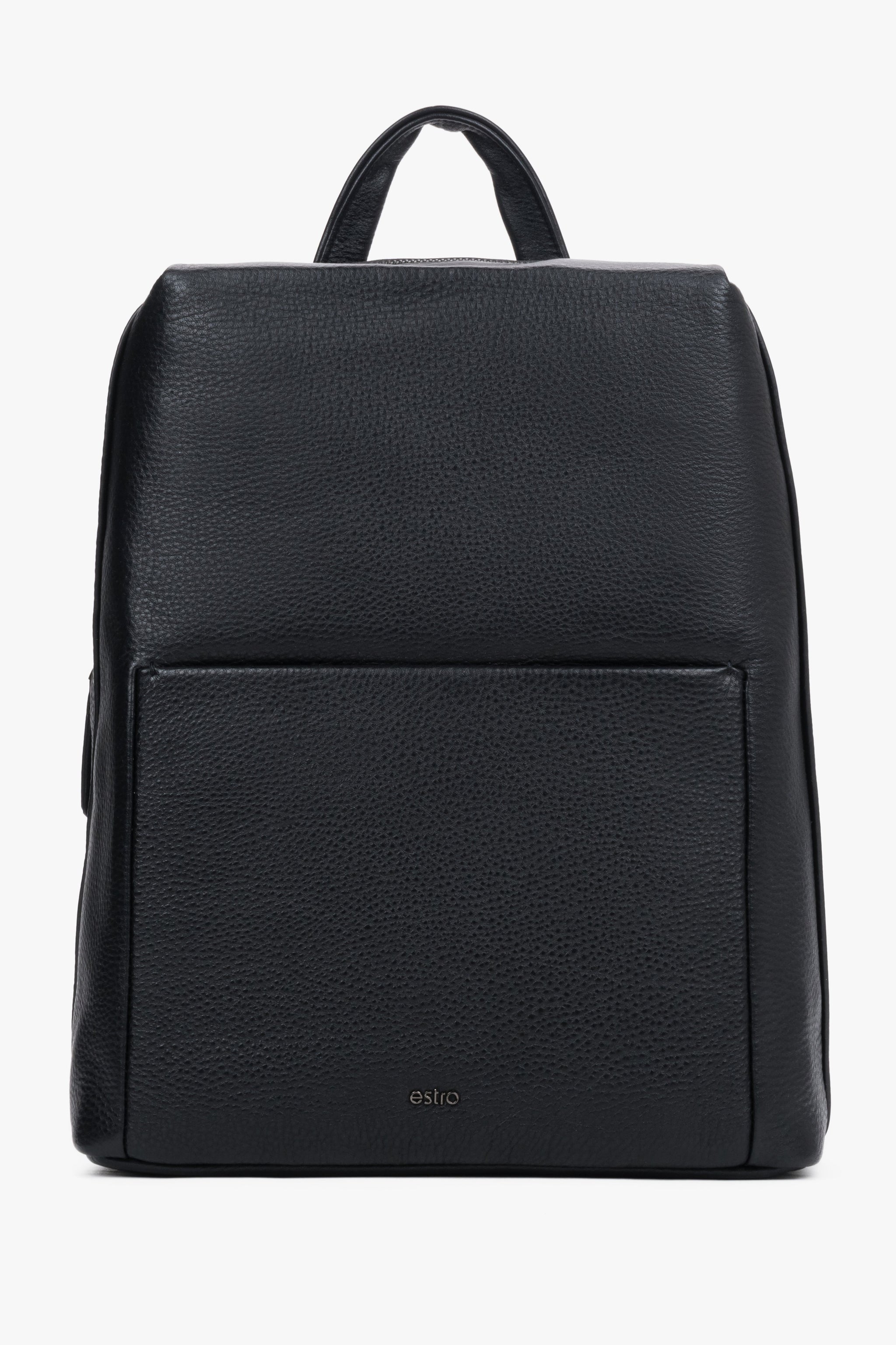 Frontale Ansicht des eleganten schwarzen Herrenrucksacks aus genarbtem Echtleder mit minimalistischem Design 