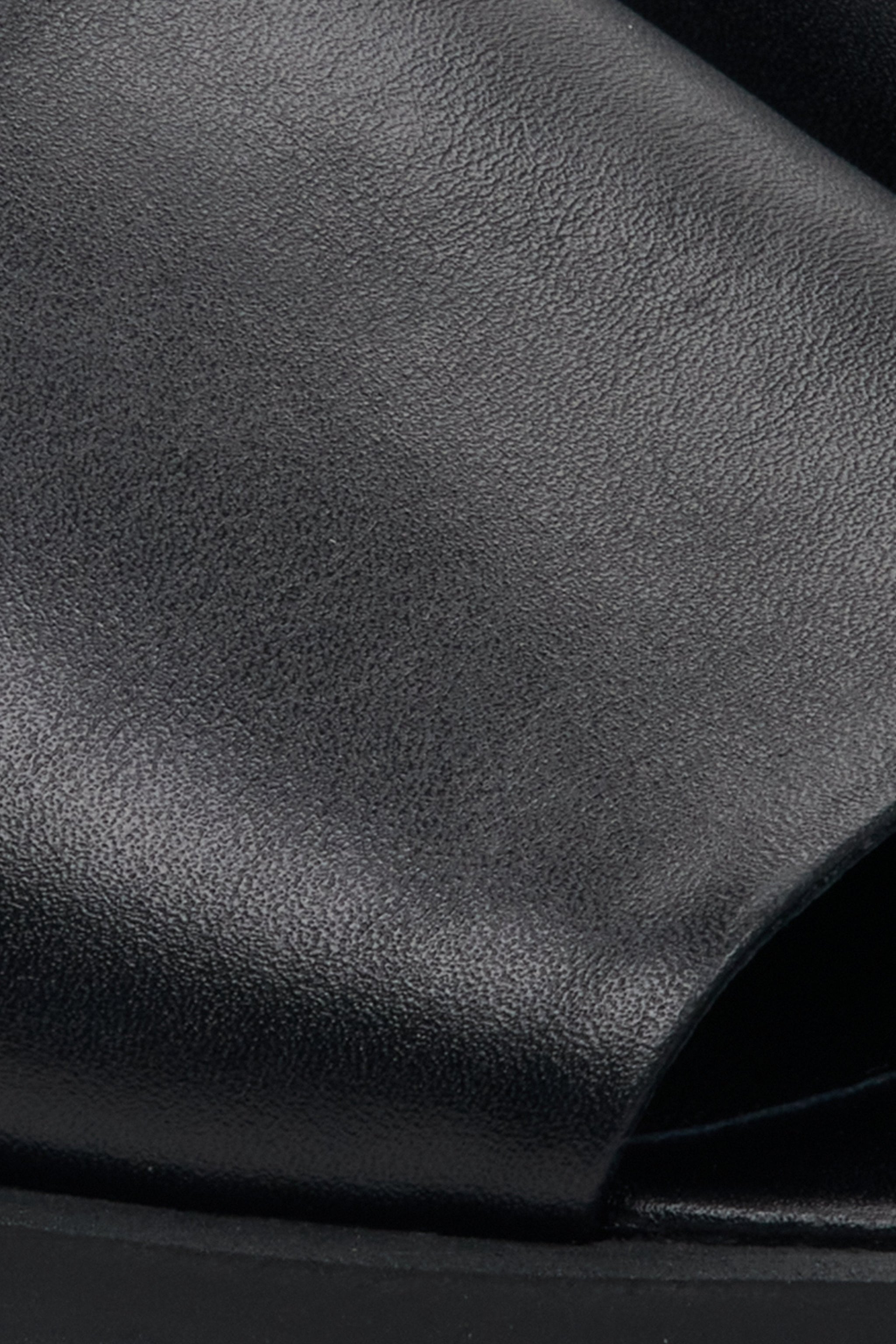 Zeitlose schwarze flache Mules für elegante Sommerlooks, Estro ER00109615