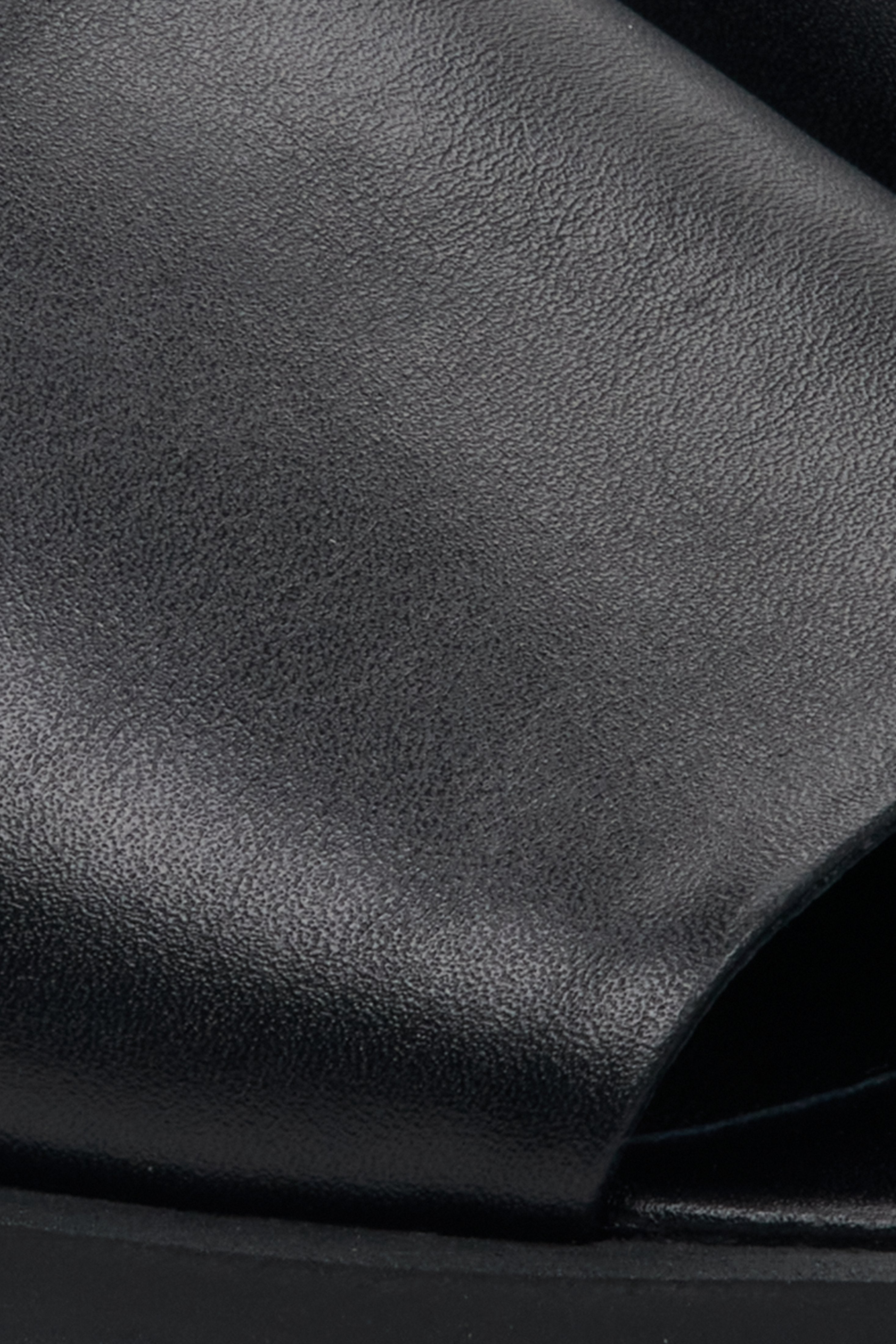 Zeitlose schwarze flache Mules für elegante Sommerlooks, Estro ER00109615