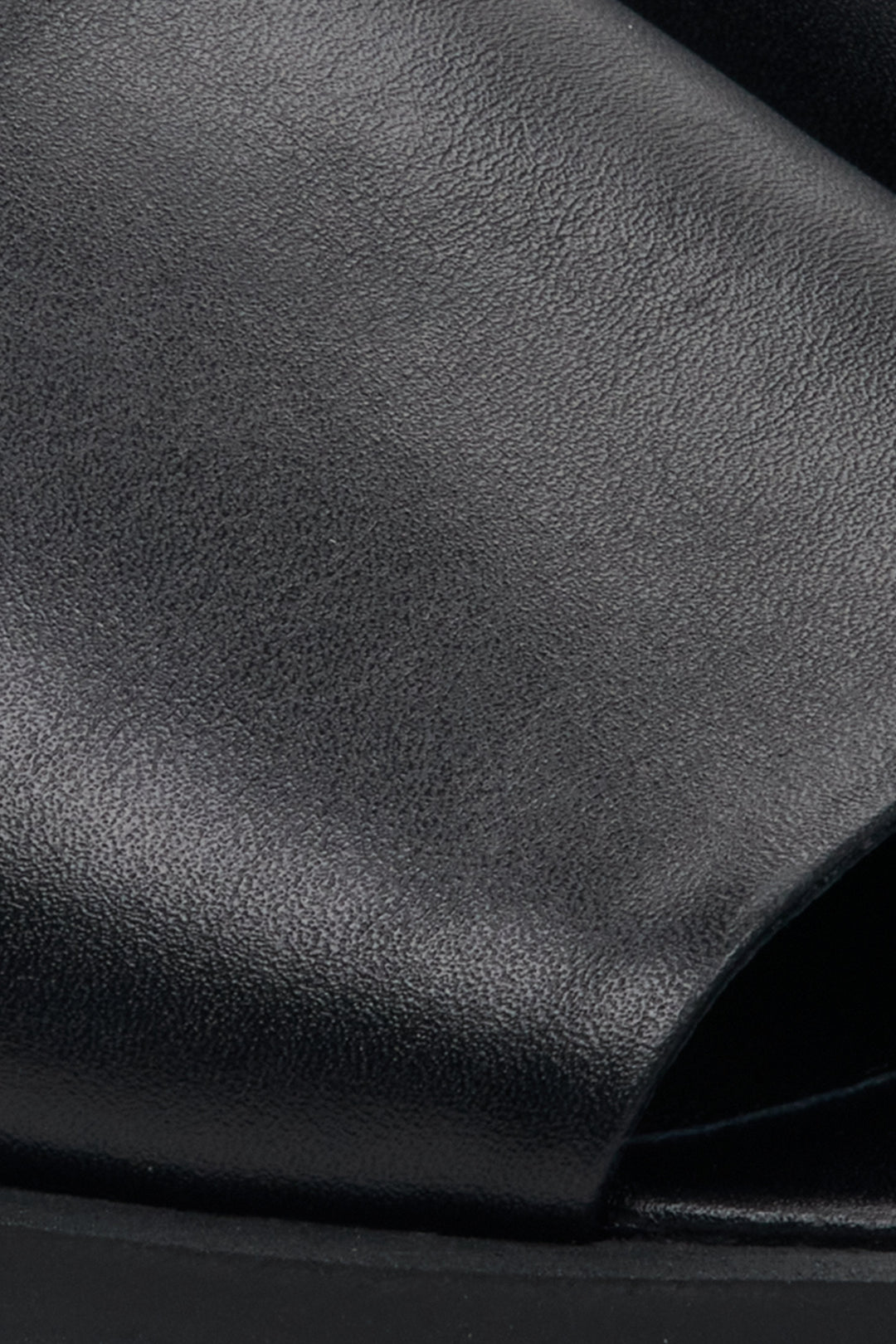 Zeitlose schwarze flache Mules für elegante Sommerlooks, Estro ER00109615
