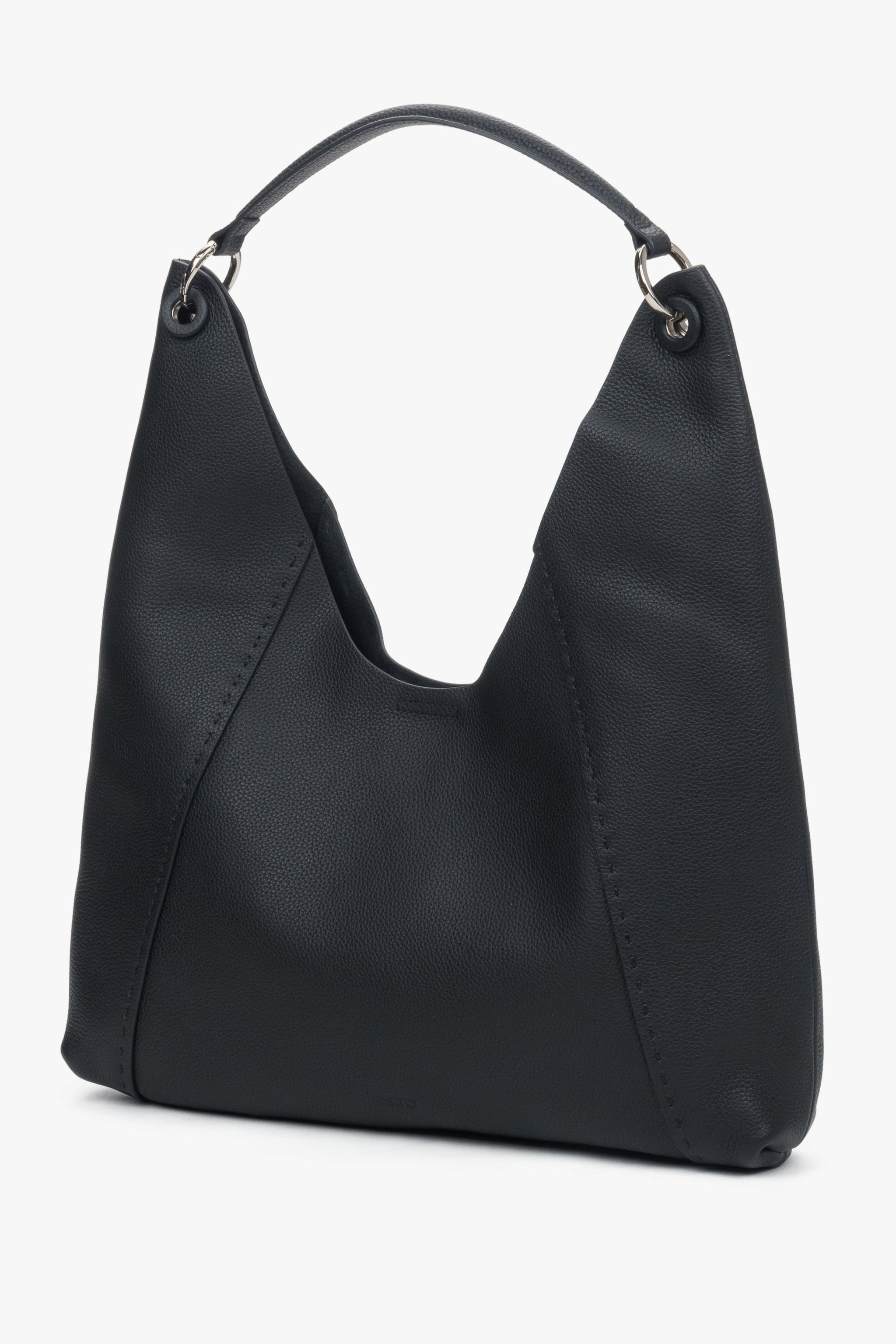 Schräge Ansicht der eleganten Damen-Shopper-Tasche mit verstärktem Henkel.