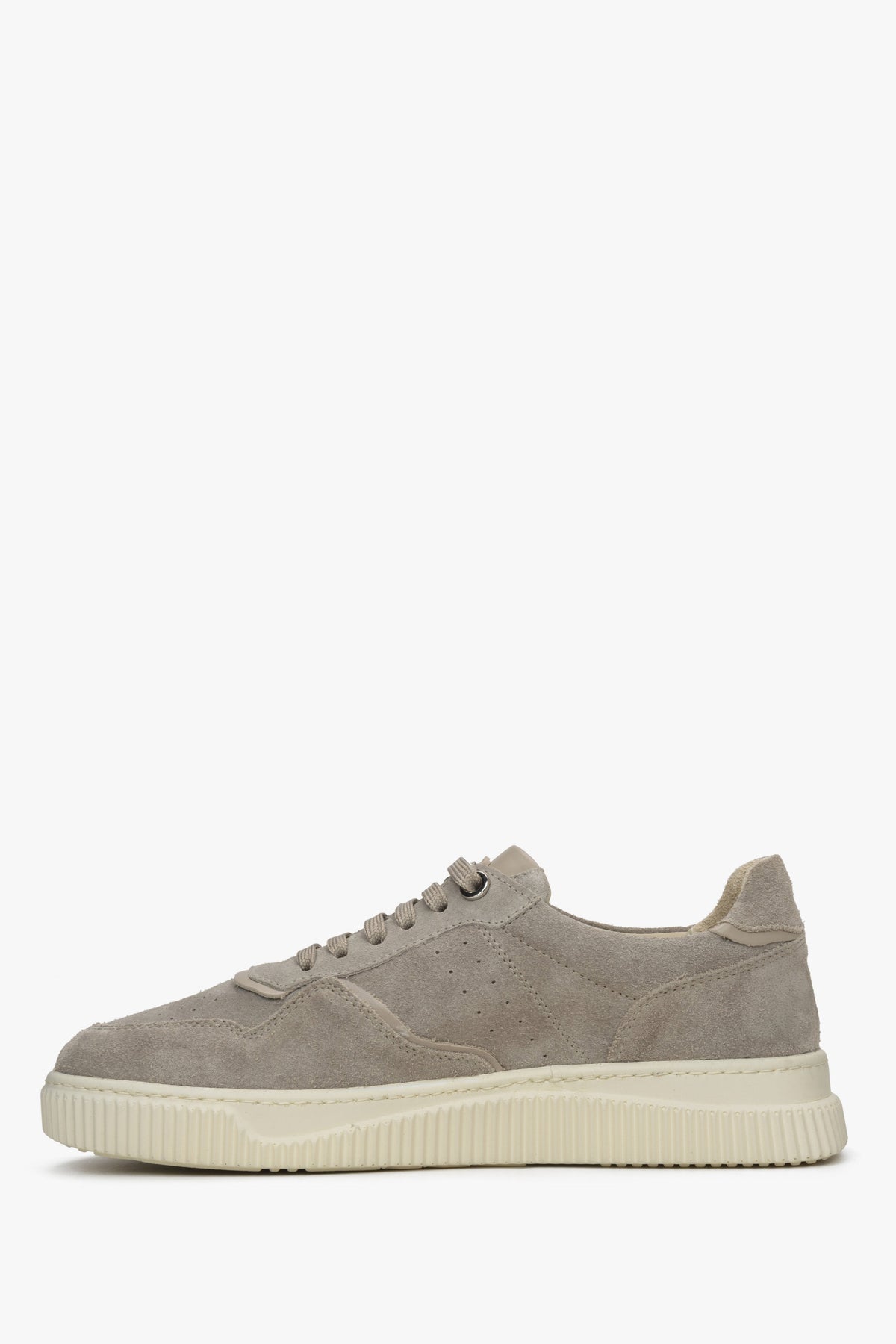 Gegenläufige Seitenansicht des grau-beigefarbenen Sneakers aus italienischem Veloursleder