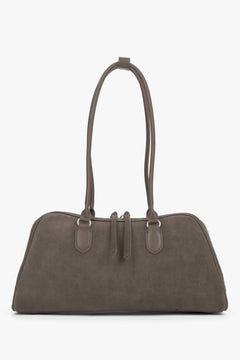 Frontalansicht der länglichen graubeigen Damen-Handtasche aus Veloursleder mit aufgestellten, langen Tragehenkeln