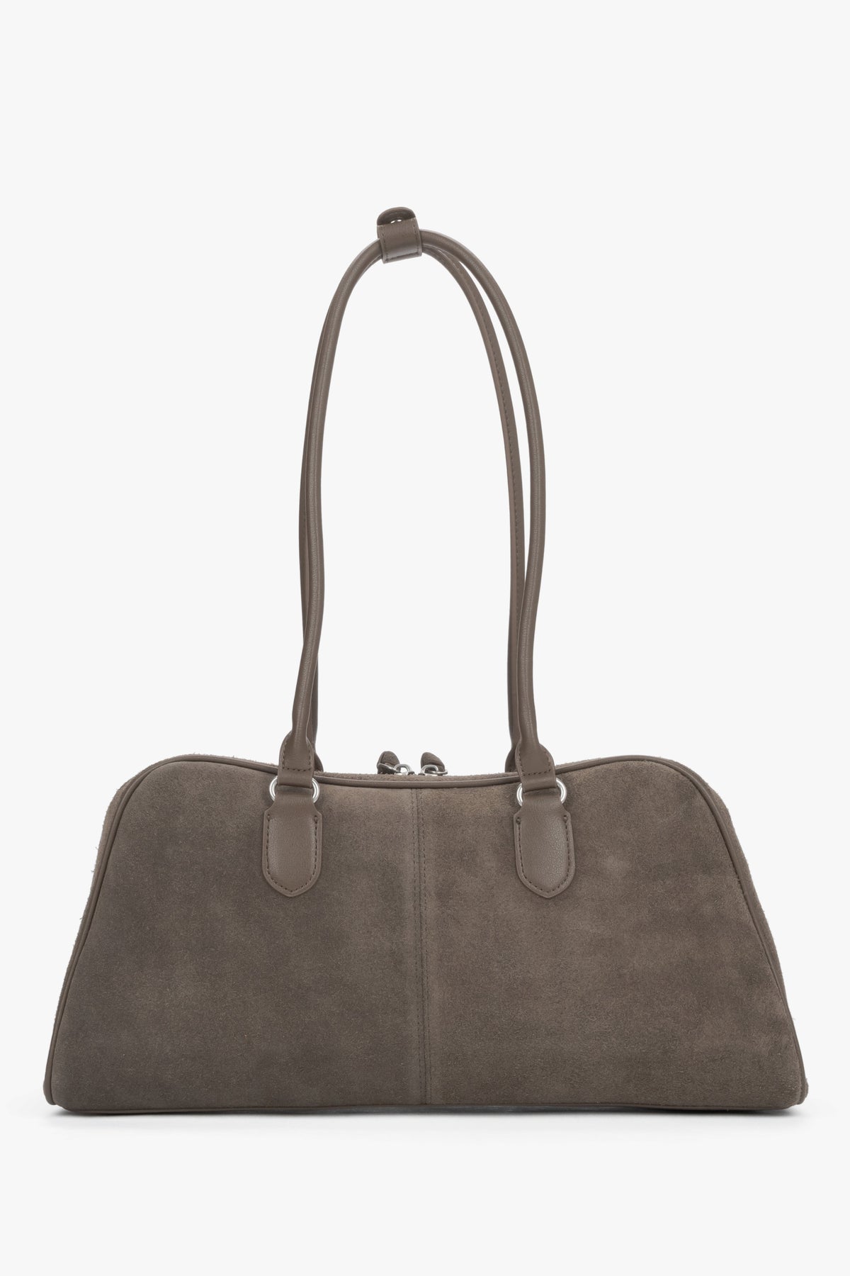 Gerade Frontalansicht der graubeigen Handtasche aus Natur-Velours, die die symmetrische Form und die sanfte Textur zeigt