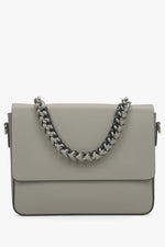 Graue Damen-Schultertasche aus edlem italienischem Leder mit Kette Estro ER00115033.