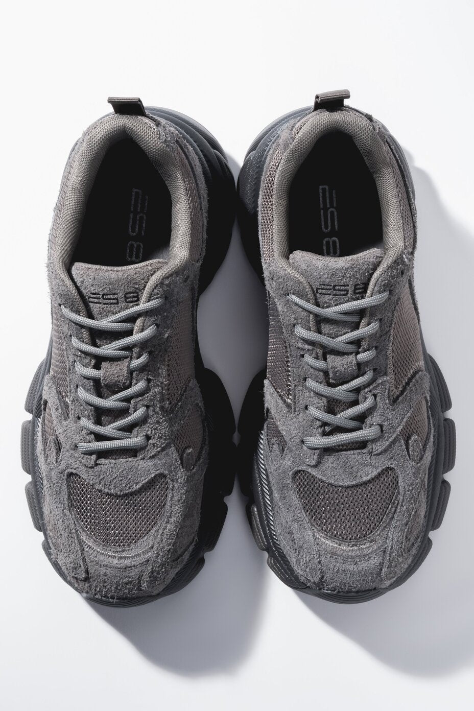 Graue Damen-Sneaker ES8 aus Naturvelours und atmungsaktivem Mesh mit Plattform Estro ER00120359