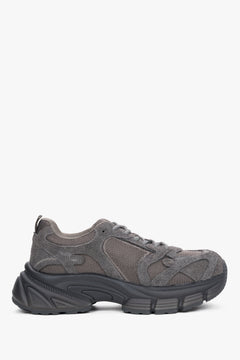 Flache Seitenansicht des grauen Damen-Sneakers ES8 aus Velours und Mesh 