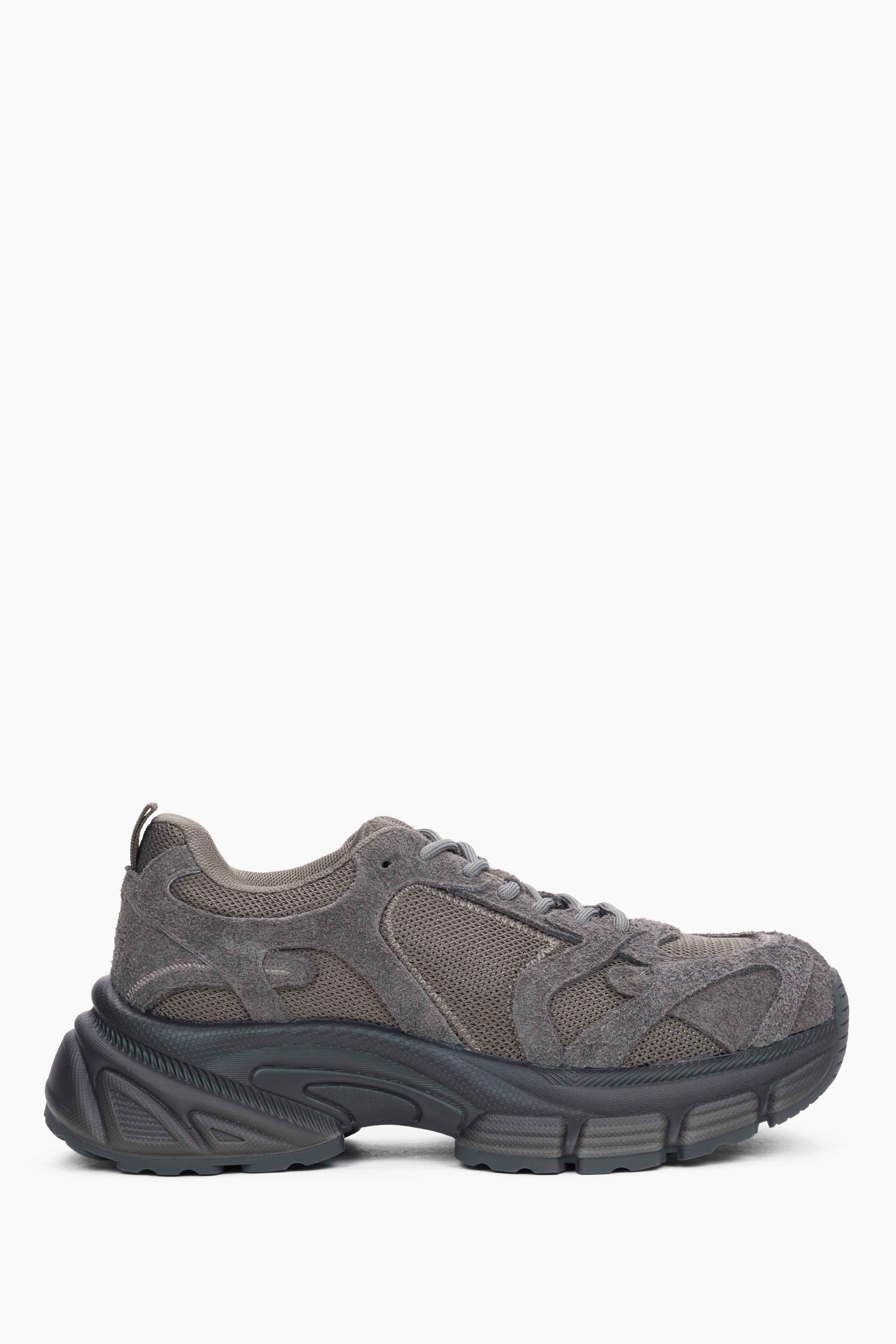 Flache Seitenansicht des grauen Damen-Sneakers ES8 aus Velours und Mesh 