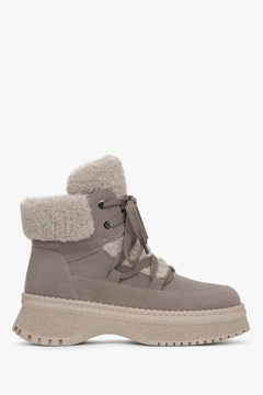 Graue Damen-Winterstiefelette aus Velours mit Isolierung Estro ER00115859.