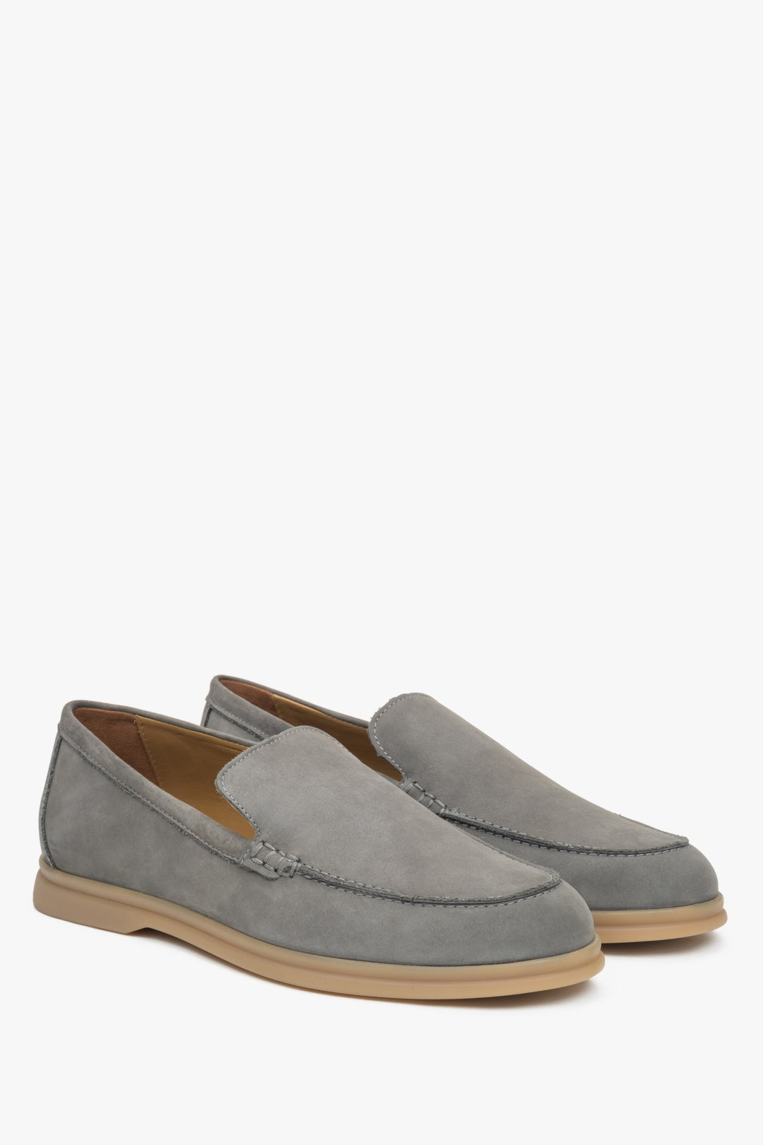 Klassischer grauer Slipper aus echtem Nubuk mit flachem Absatz und strukturierter Sohle – Estro ER00117406.