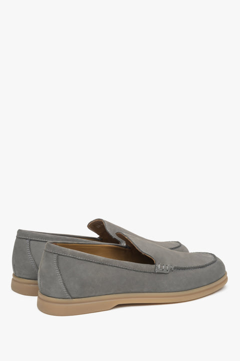Estro Herren Loafer aus der Frühling 2025 Kollektion, gefertigt aus italienischem Nubukleder – Estro ER00117406.