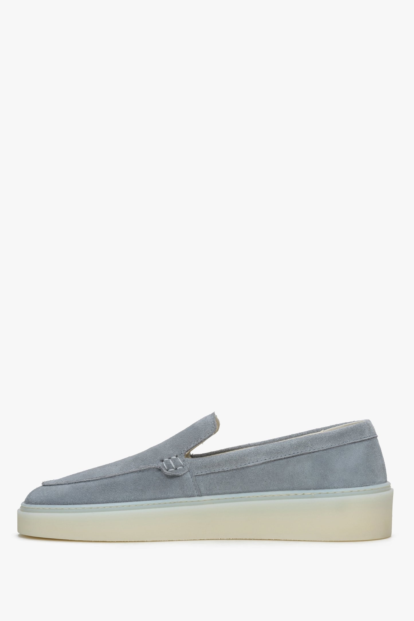 Damen-Slipper aus grauem Velours von Estro – Schuhprofil.