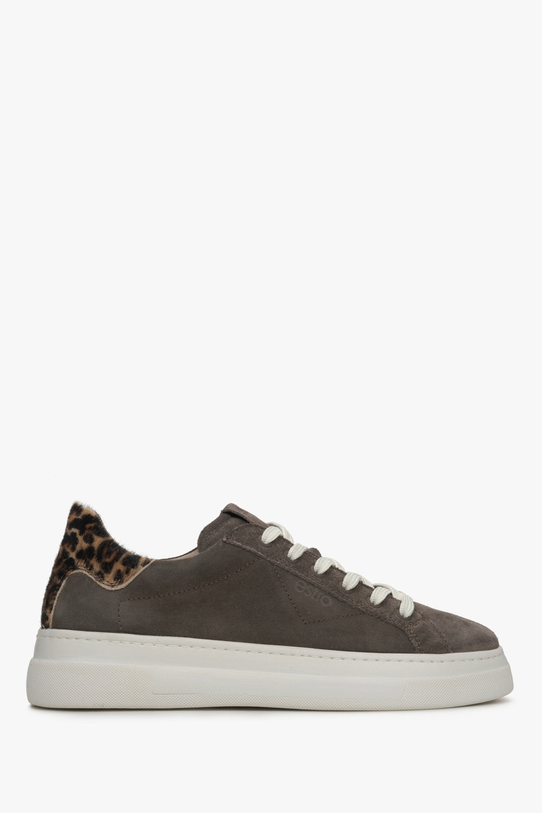 Grauer Damen-Sneaker mit Leo-Print aus edlem italienischem Velours Estro ER00115716.