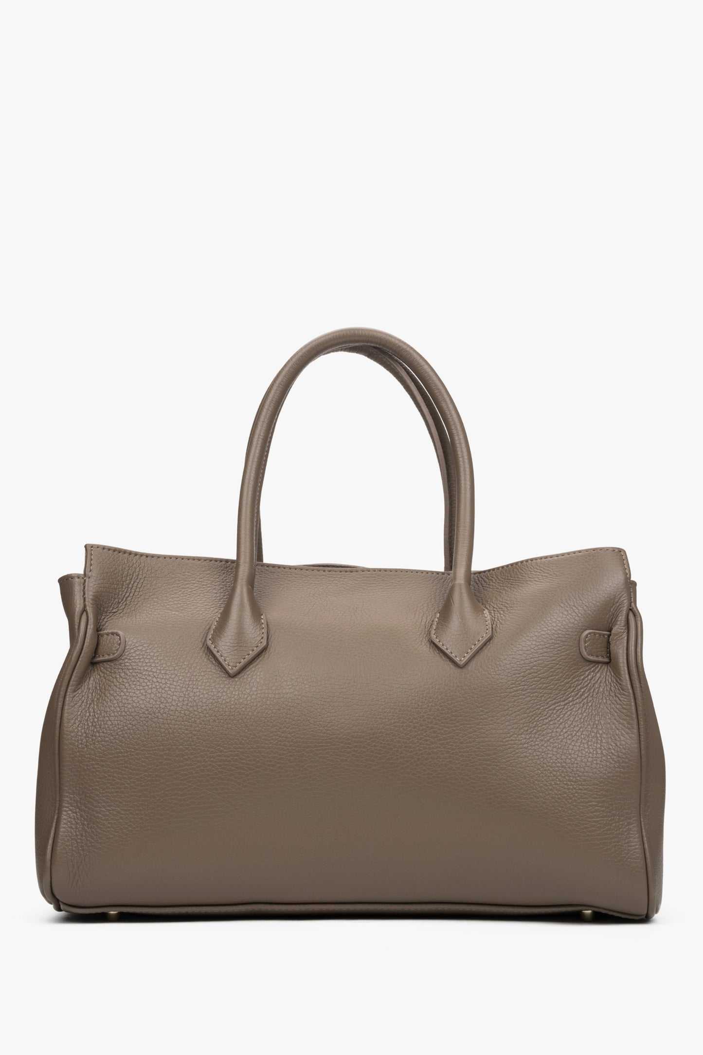 Zeitlose braune Leder-Henkeltasche im minimalistischen Design aus Italien.