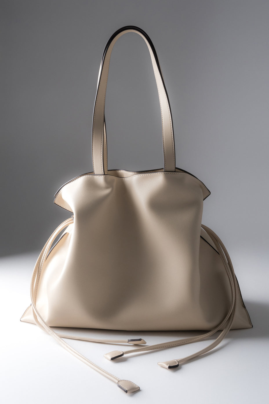 Große Damen-Shopper-Tasche aus Leder mit Zugbändern in Milchbeige Estro ER00119886