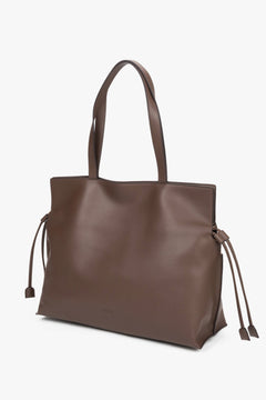 Rückansicht der mokkabraunen Damen-Shopper-Tasche aus Echtleder