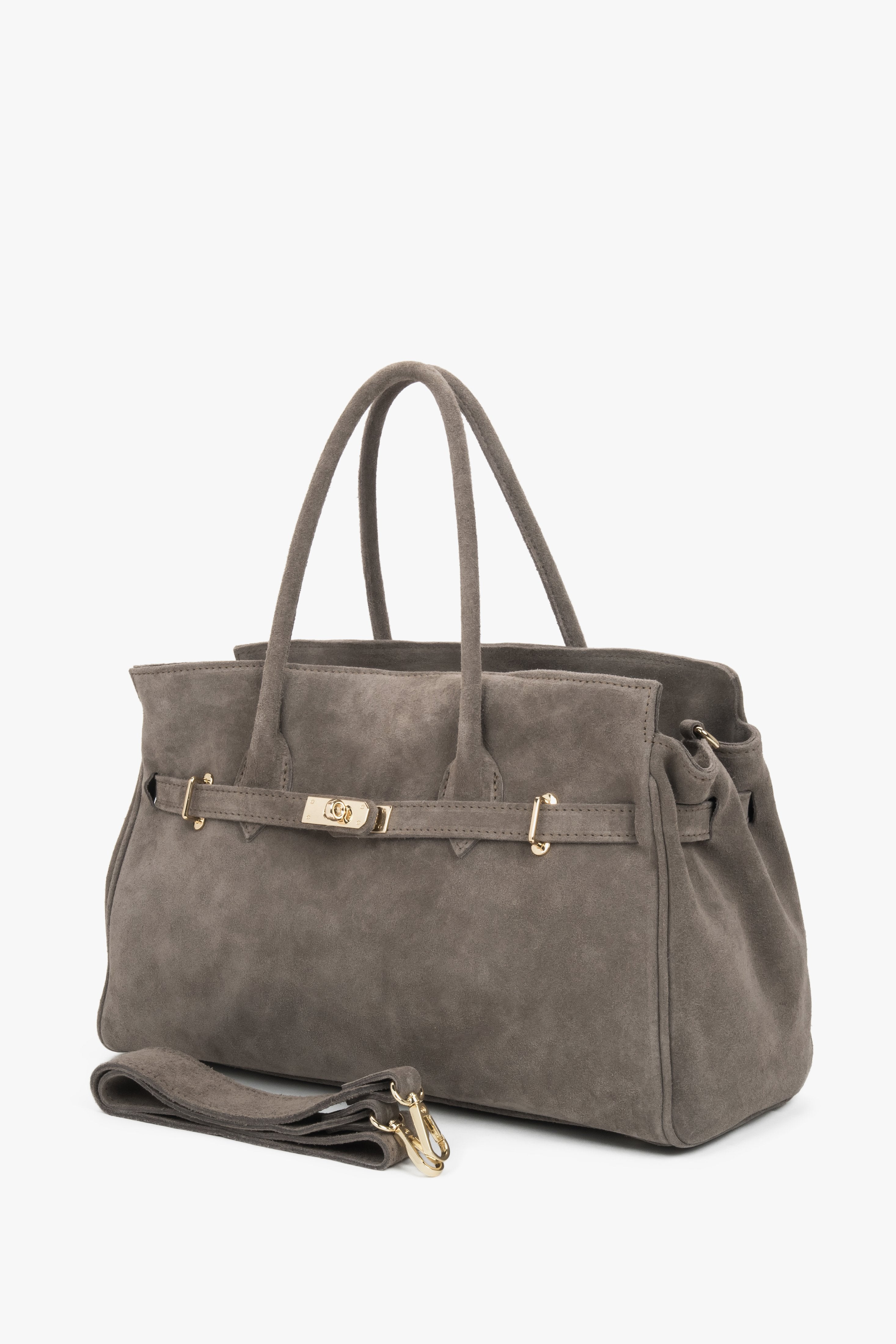 Schrägansicht der eleganten Handtasche aus Veloursleder mit kurzem Henkel