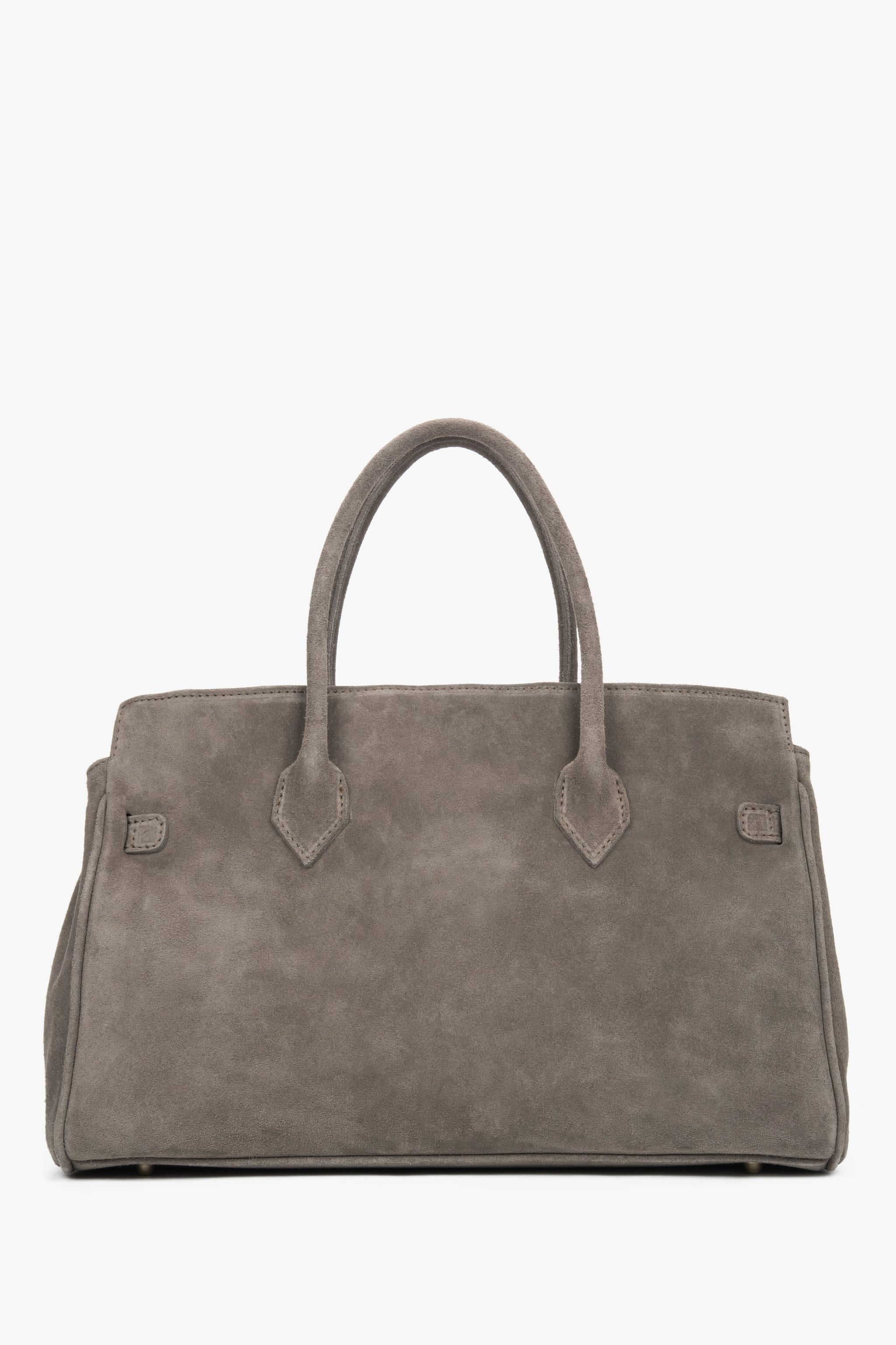 Rückansicht der edlen Velours-Handtasche von Estro mit klarem Design