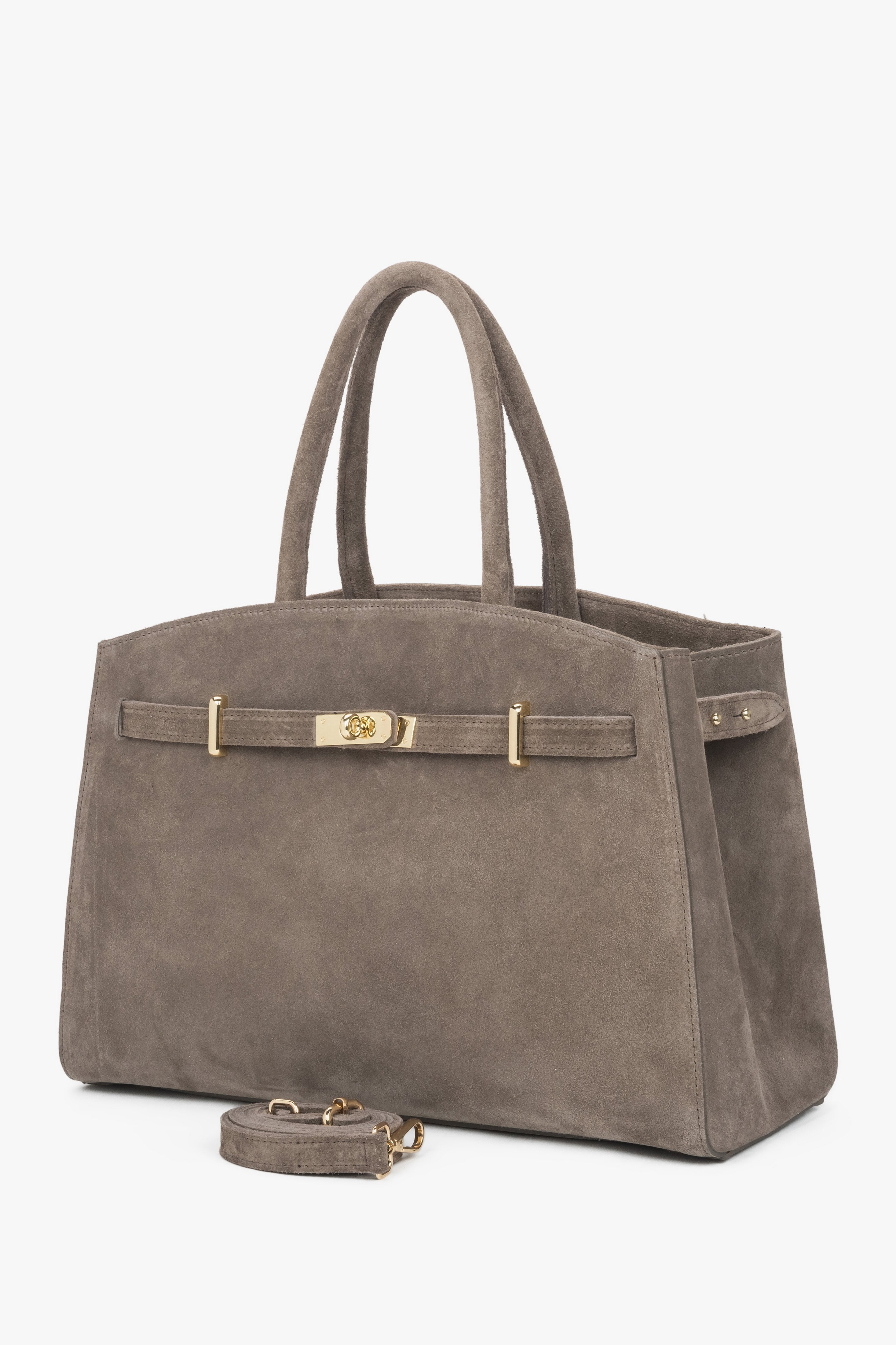 Schrägansicht der edlen Velours-Tasche zusammen mit dem zusätzlichen Schulterriemen