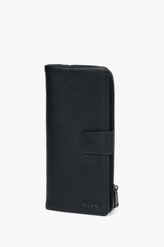 Schräge Ansicht des eleganten schwarzen Portemonnaies für Herren von Estro.
