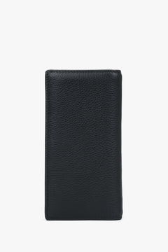 Ansicht des eleganten schwarzen Portemonnaies im Hochformat.