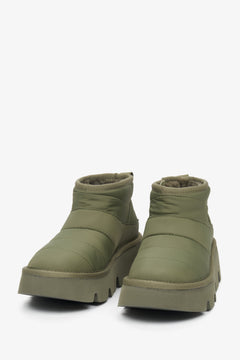 Frontale Perspektive der grünen Damen-Schneestiefel von Estro
