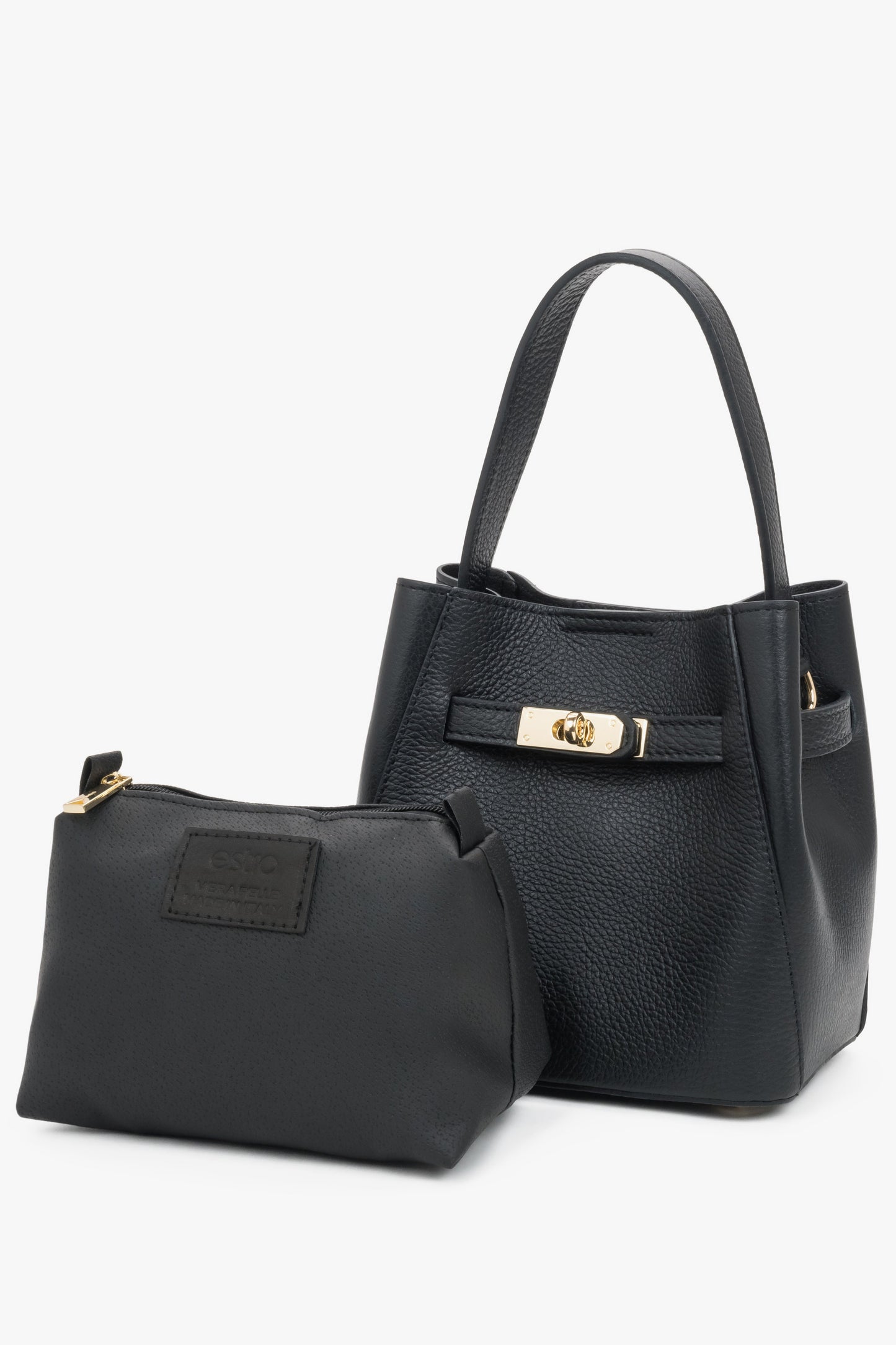 Aufnahme von zwei schwarzen Premium-Ledertaschen, die die vielseitigen Tragemöglichkeiten und Riemen demonstrieren