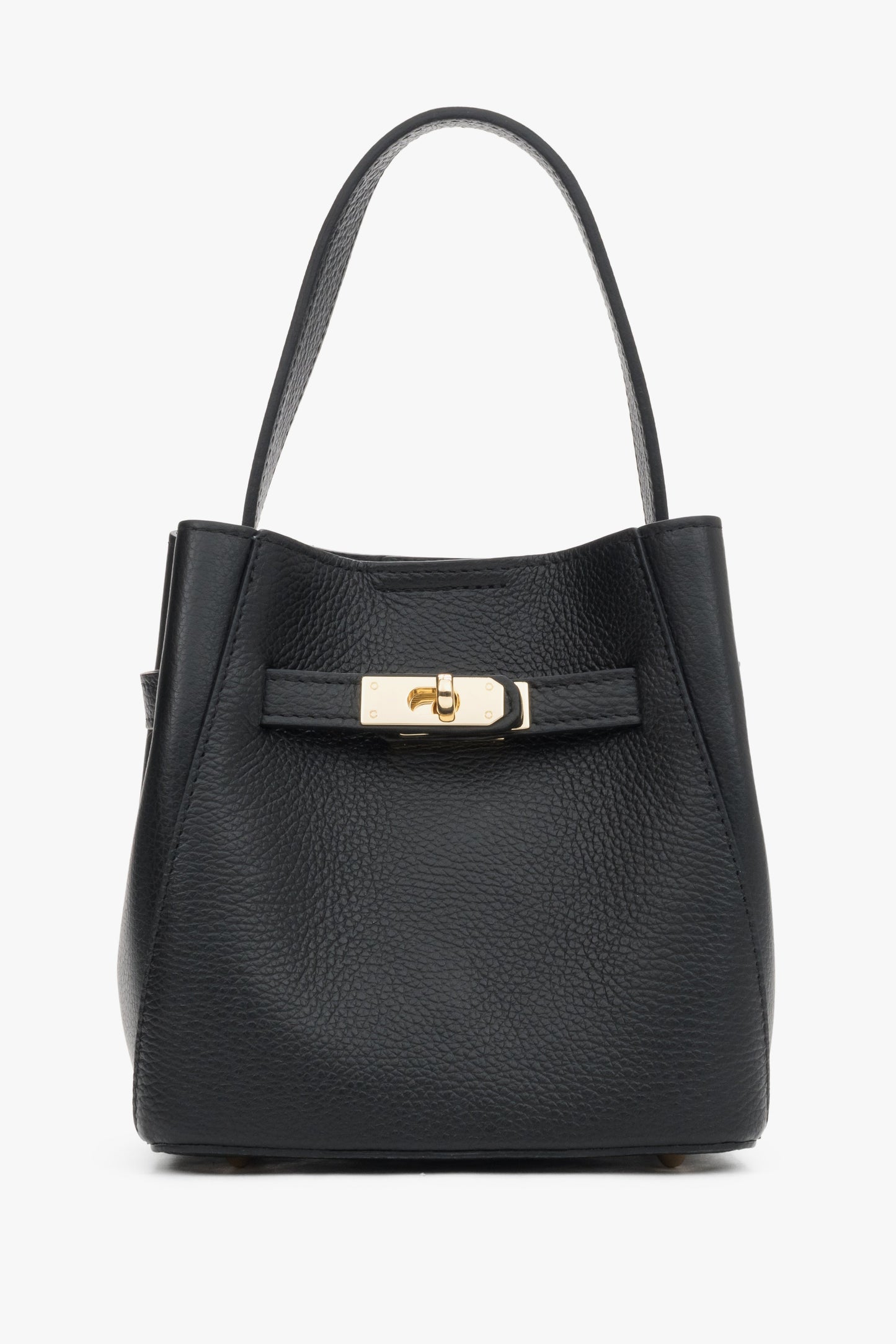 Elegante Frontansicht der schwarzen Tasche, bestückt mit dem kurzen, breiten Schulterriemen