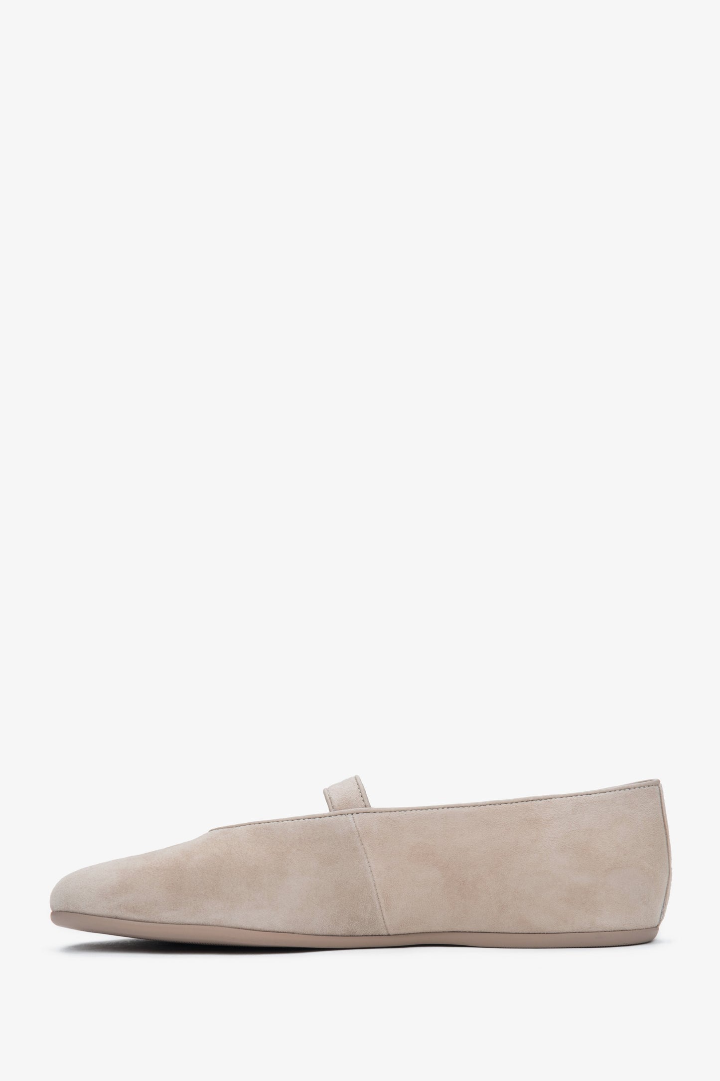 Damen-Ballerinas von Estro aus weichem Echtvelours in Hellbeige, stilvoll.