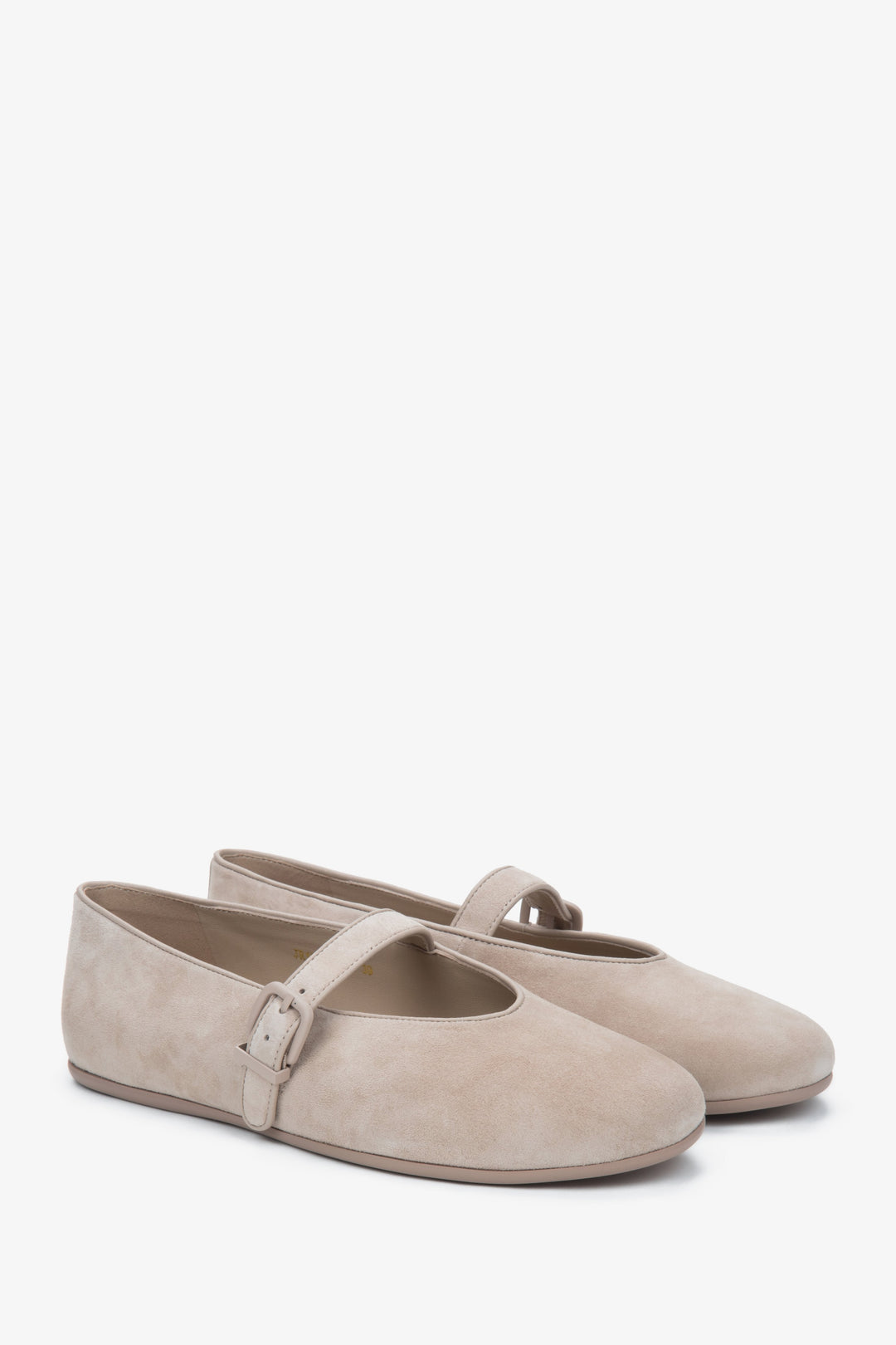 Stilvolle hellbeige Damen-Ballerinas von Estro aus weichem Echtvelours.