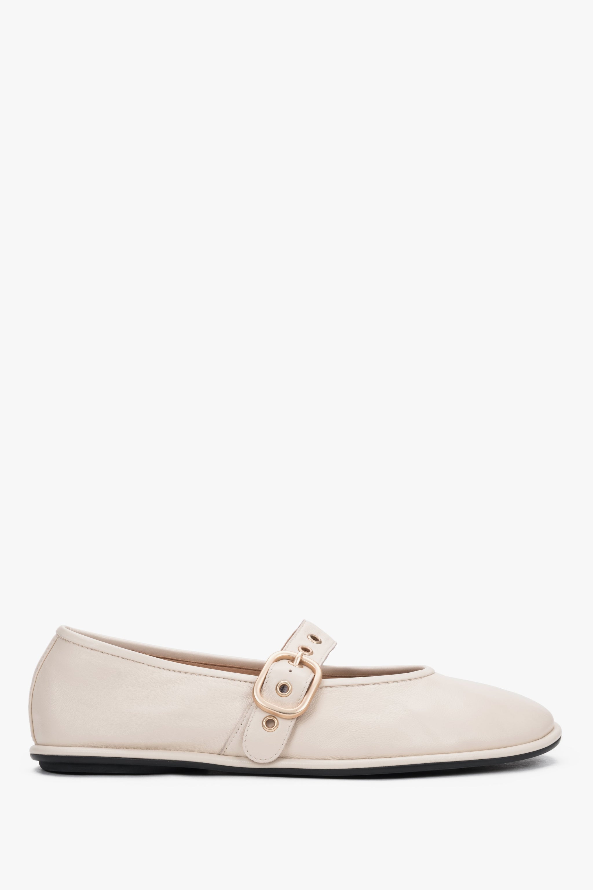 Hellbeige Damen-Ballerinas aus Leder in seitlicher Ansicht mit Mary-Jane-Riemen