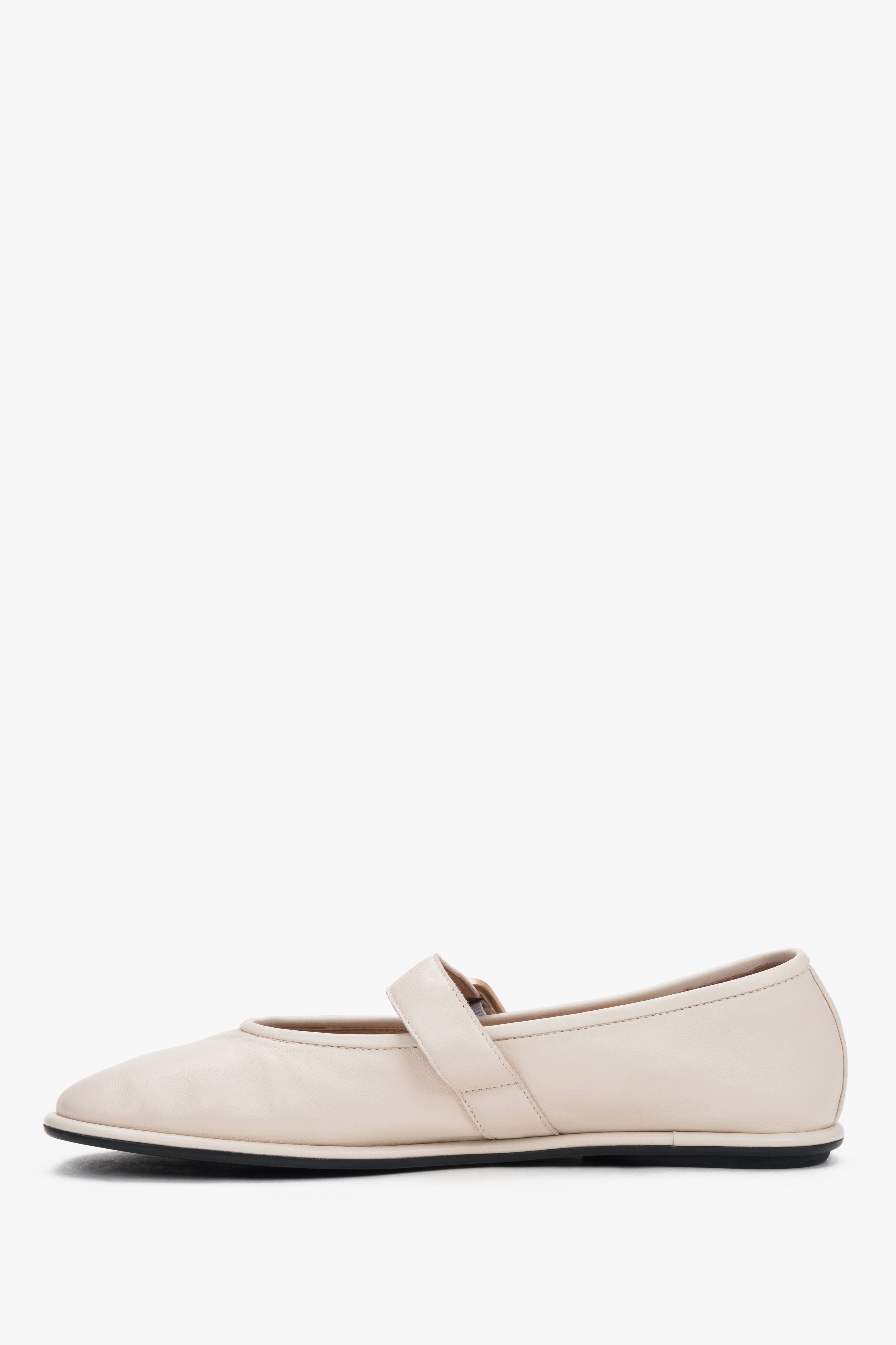 Hellbeige Damen-Ballerinas aus echtem Leder in flacher Seitenansicht