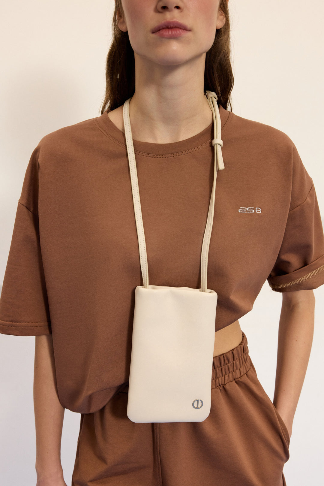 Hellbeige Damen-Handytasche aus echtem Leder Estro ER00116881.