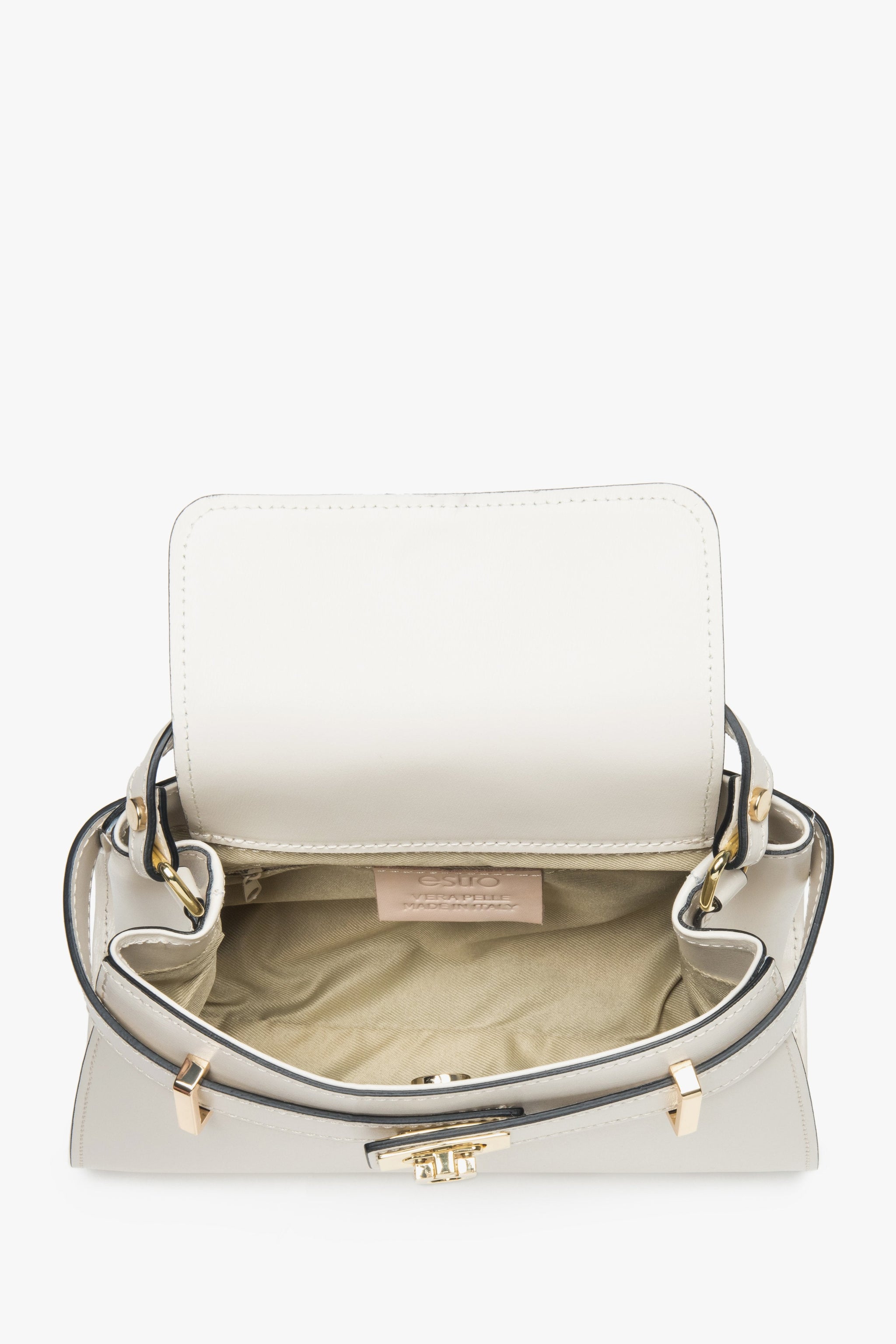 Draufsicht in das geöffnete Innere der Tasche mit strukturiertem Textilfutter
