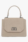 Hellbeige Damen-Mini-Henkeltasche aus Velours Vorderansicht.