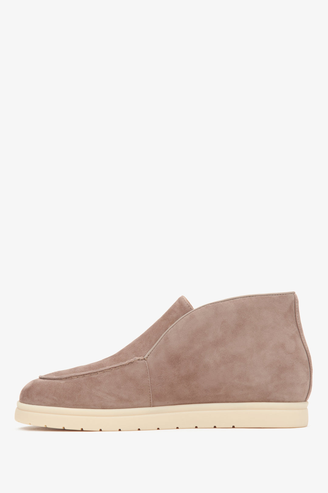 Hellbeige Damen Low-Top-Stiefeletten von Estro aus Velours und Leder – Seitenlinie des Schuhs.
