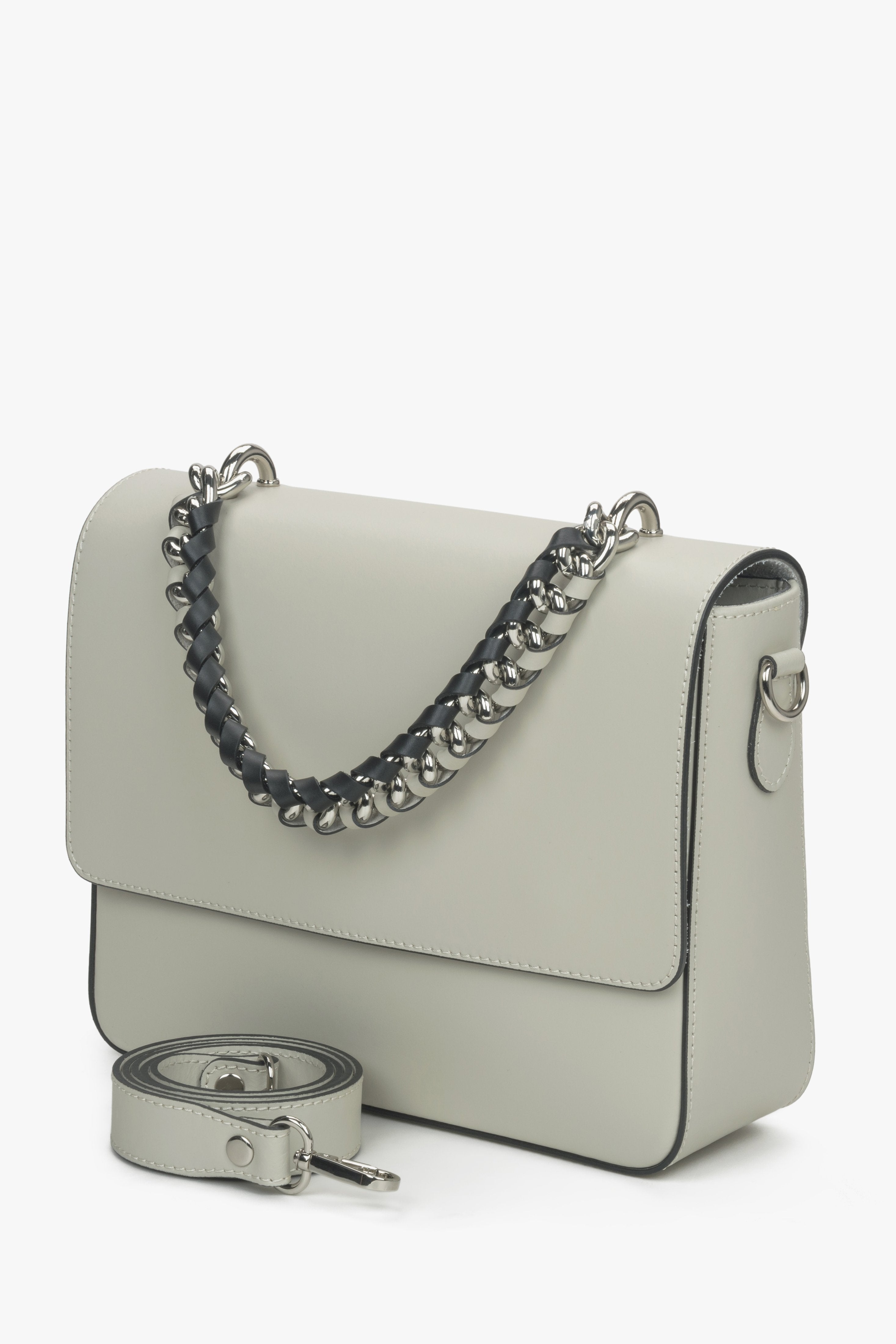 Hellbeige Damen-Umhängetasche von Estro mit Kette.