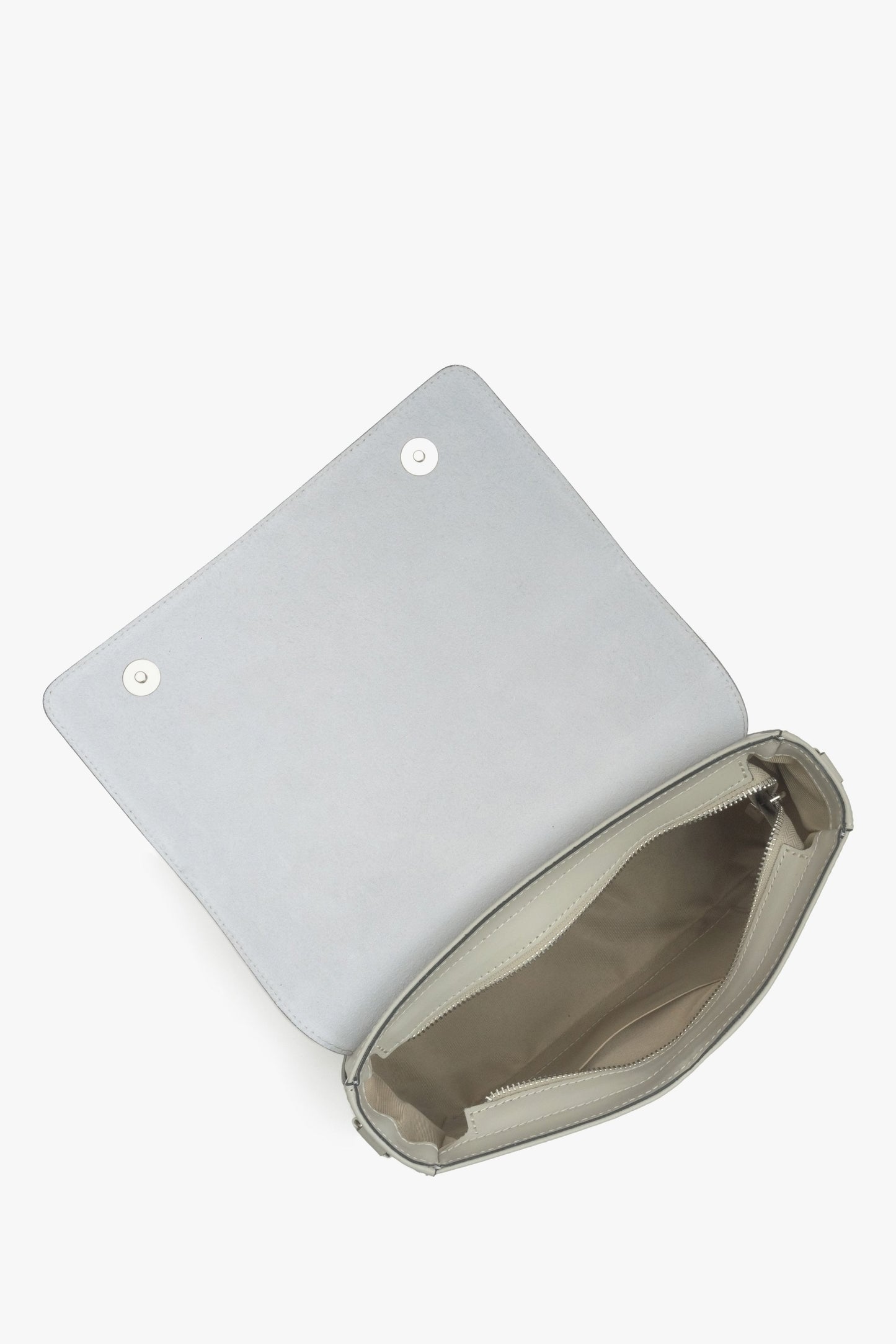 Hellbeige Damenhandtasche von Estro – Präsentation des Innenraums des Modells.