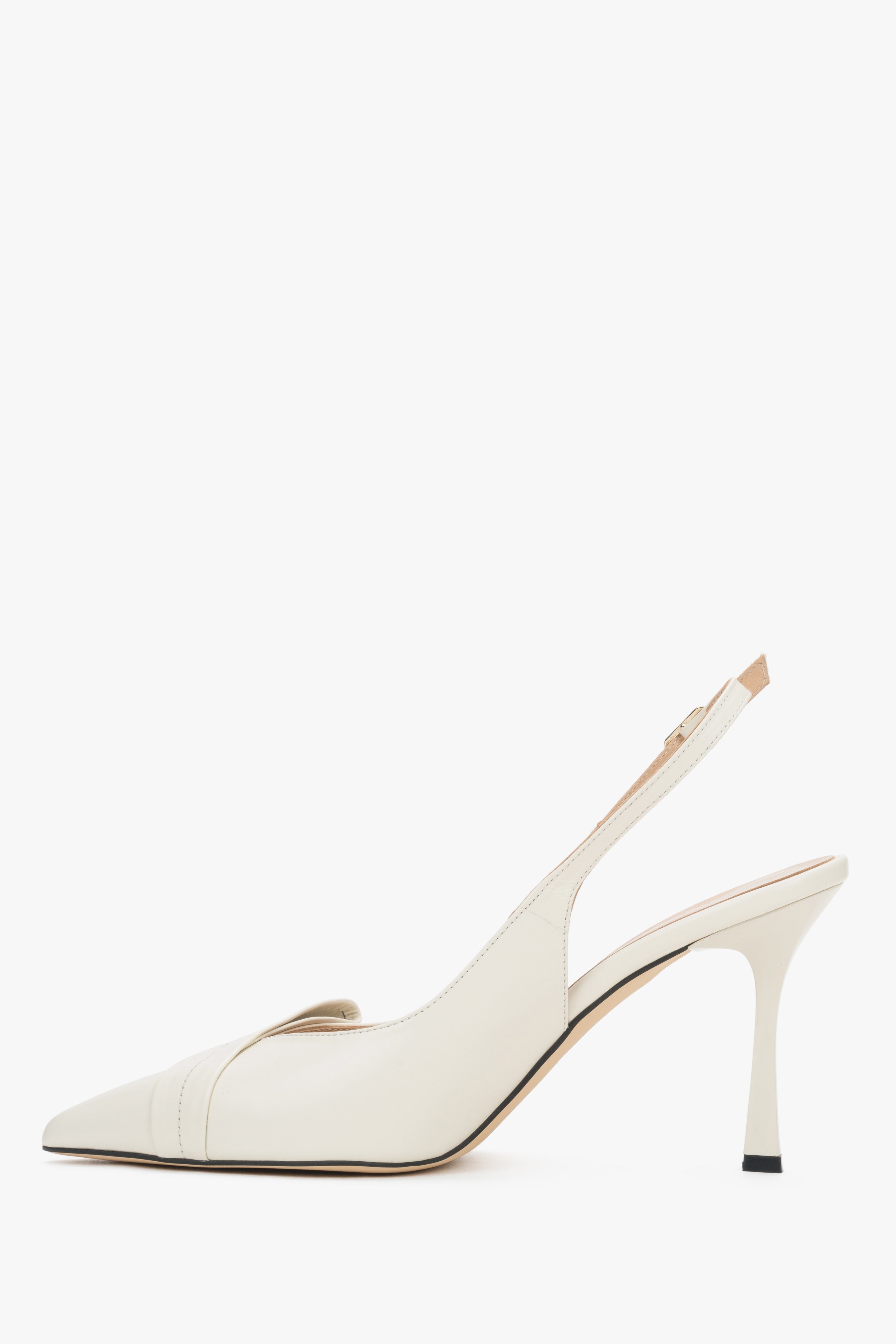Hellbeige Damen-Slingback-Pumps aus echtem Leder in seitlicher Profilansicht