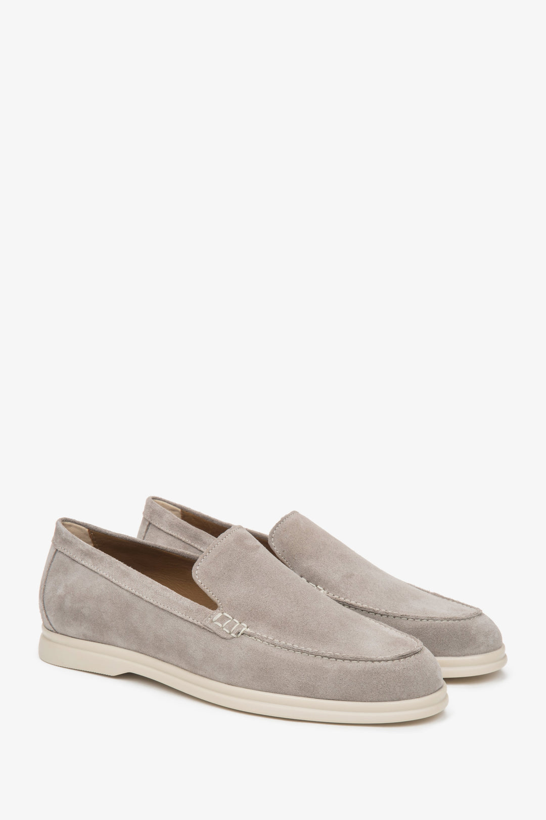 Detailaufnahme der sichtbaren Nähte des Loafers ER00116803