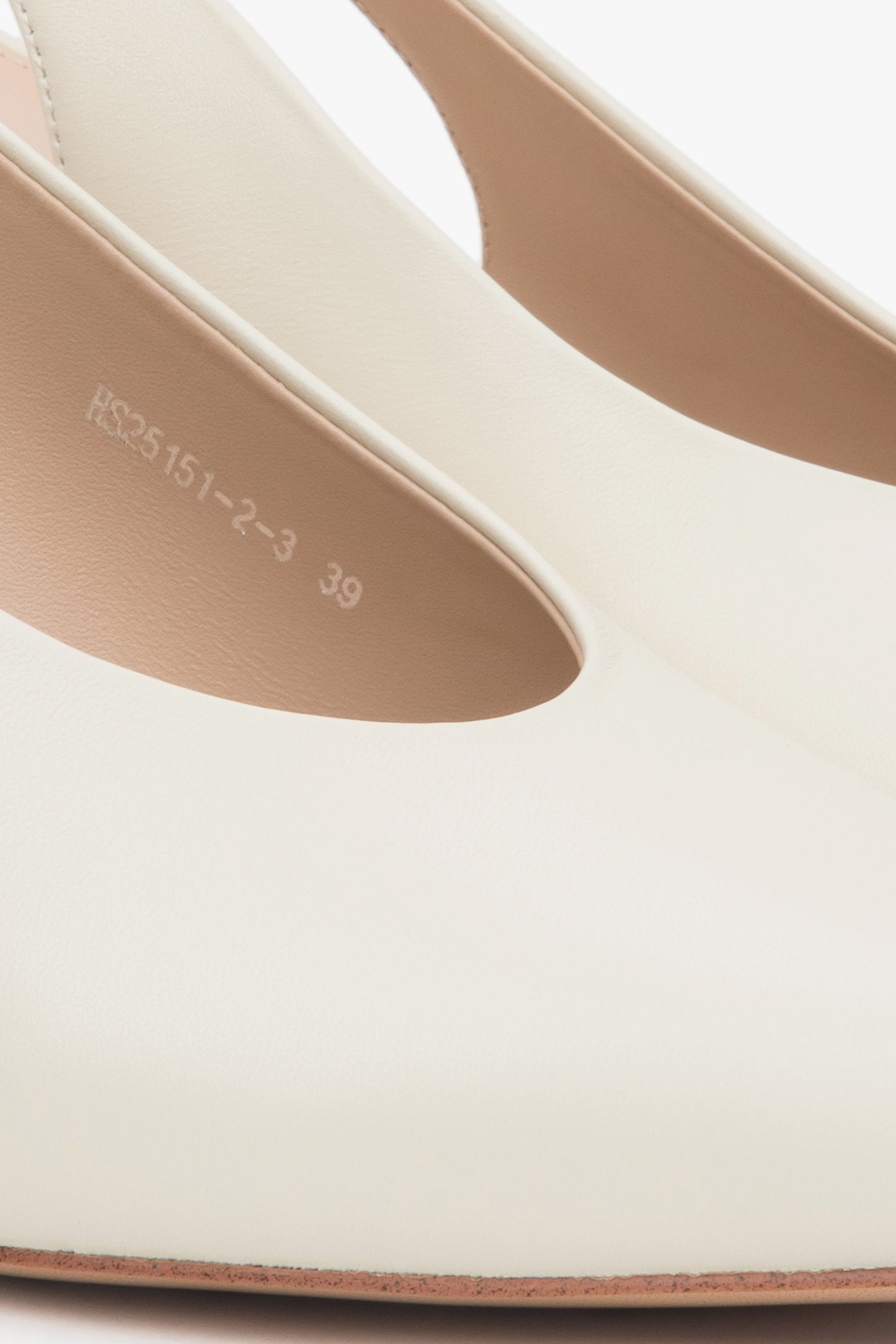 Weiches Kalbslederfutter in hellbeigen Slingback-Pumps Estro ER00117232