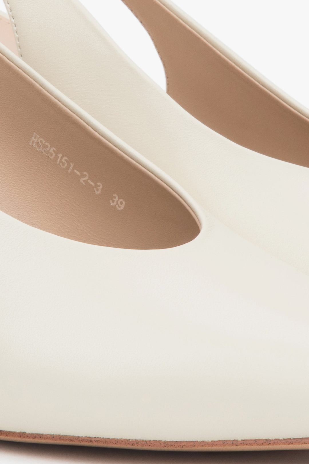 Weiches Kalbslederfutter in hellbeigen Slingback-Pumps Estro ER00117232