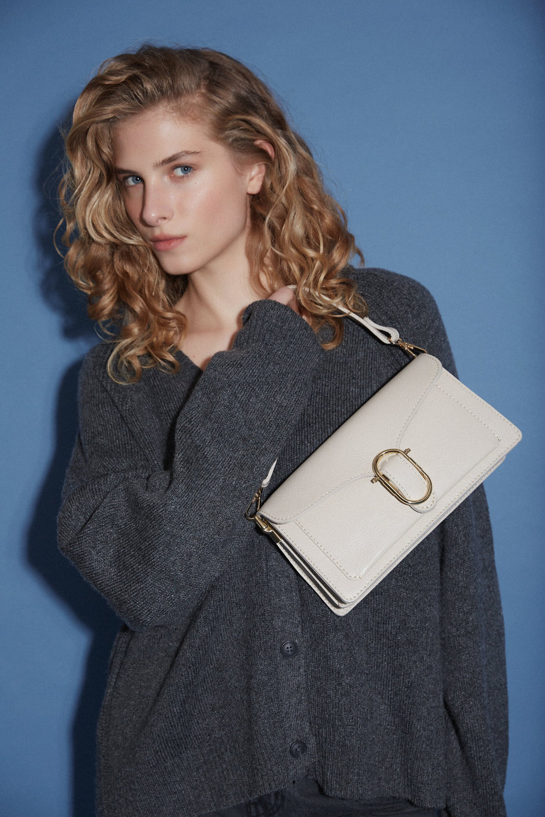 Italienische Ledertasche, Schultertasche, Hellbeige, Premium-Qualität.