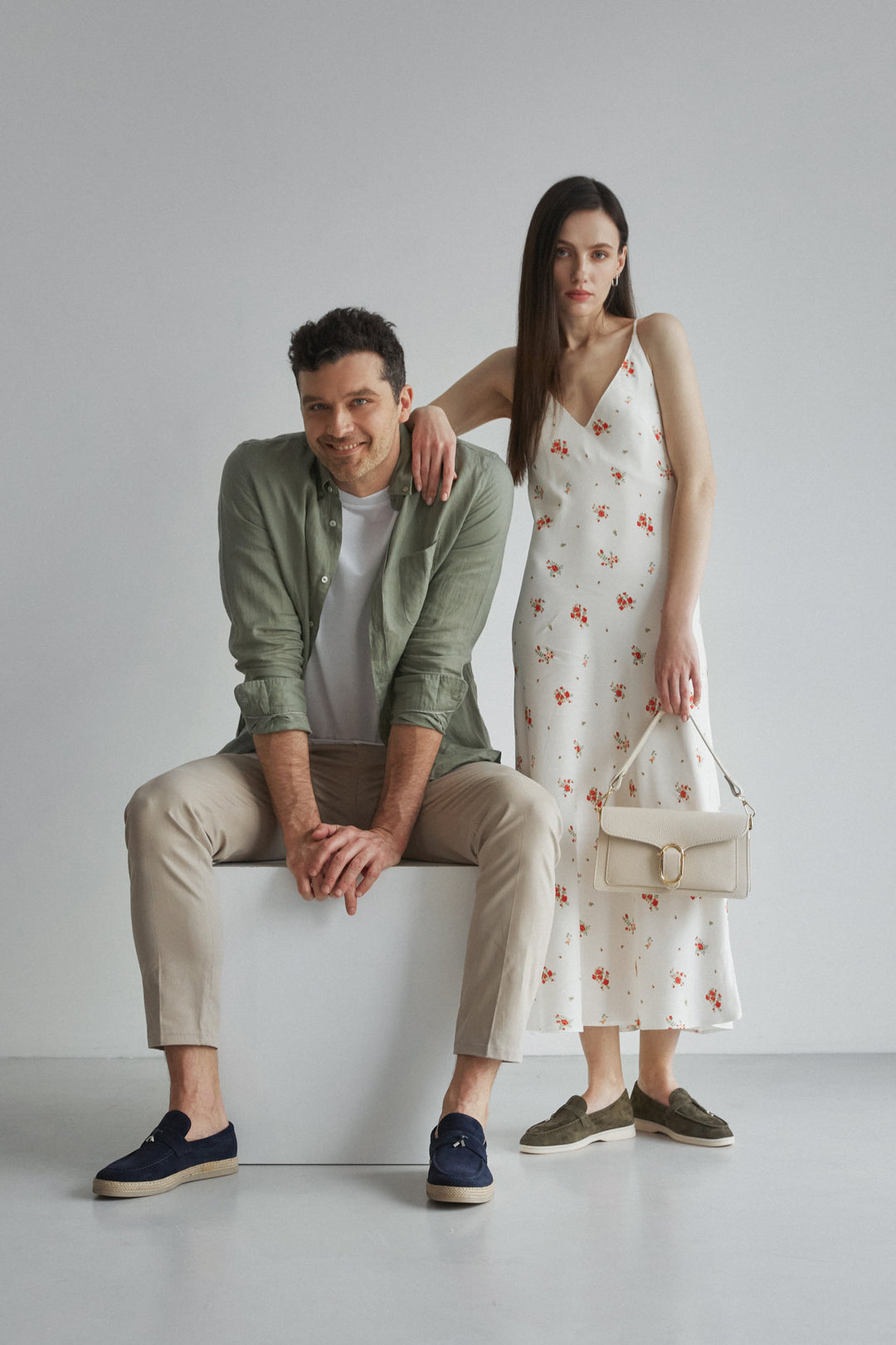 Stilvolles Accessoire: Hellbeige Estro Schultertasche aus feinem italienischem Leder.